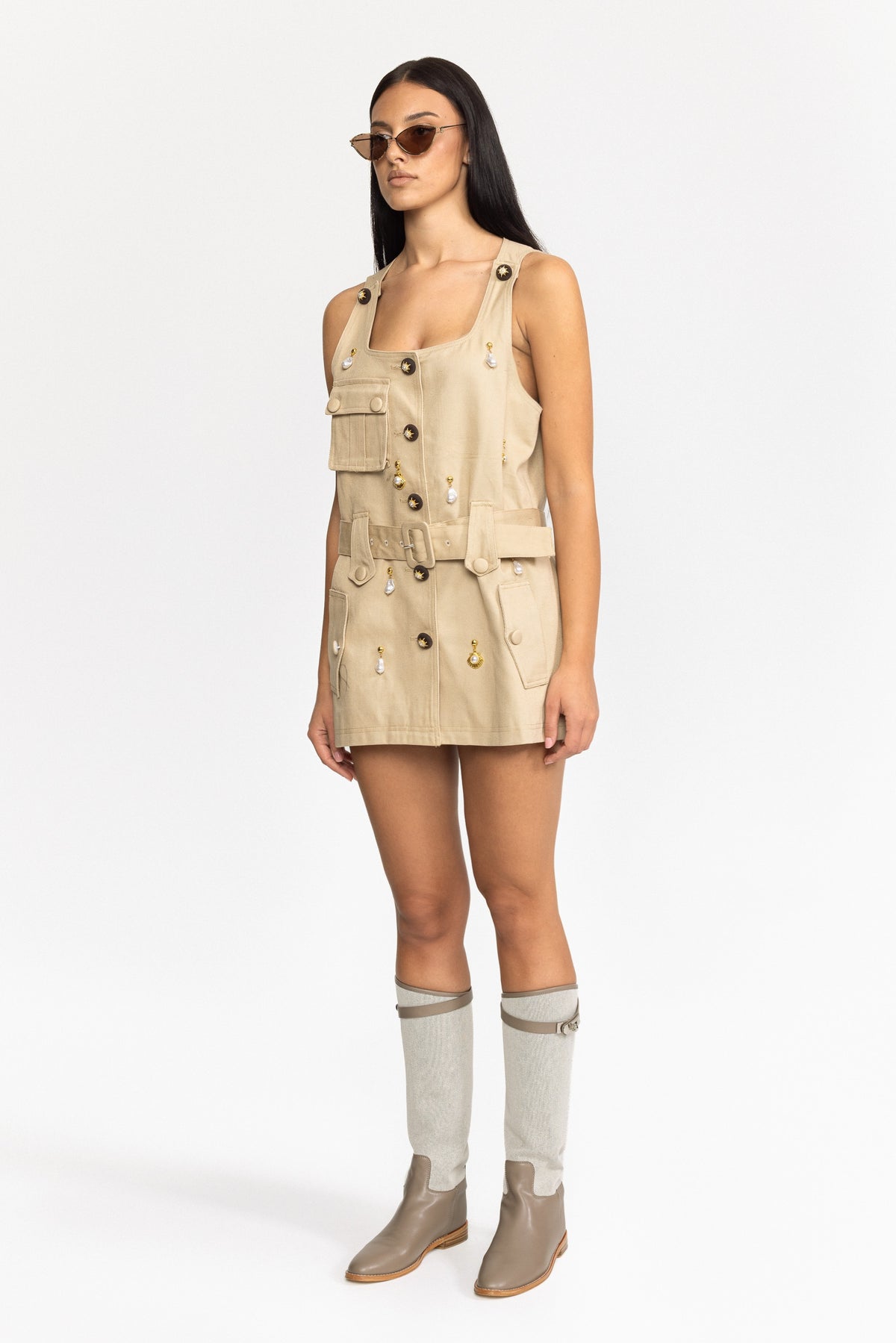 Utility-Minikleid aus Baumwolle mit Perlenanhänger - Khaki
