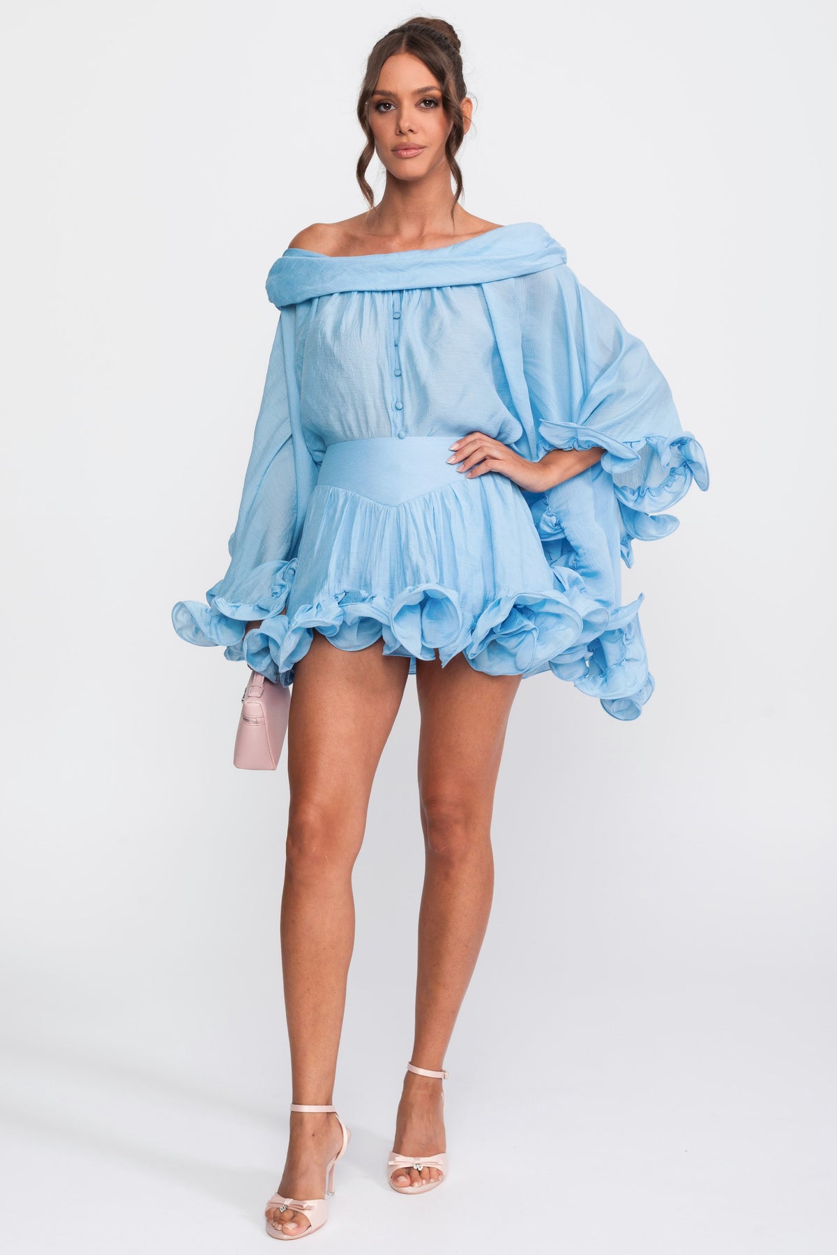 Off-Shoulder-Minikleid mit Volant-Saum und langen Ärmeln - Hellblau