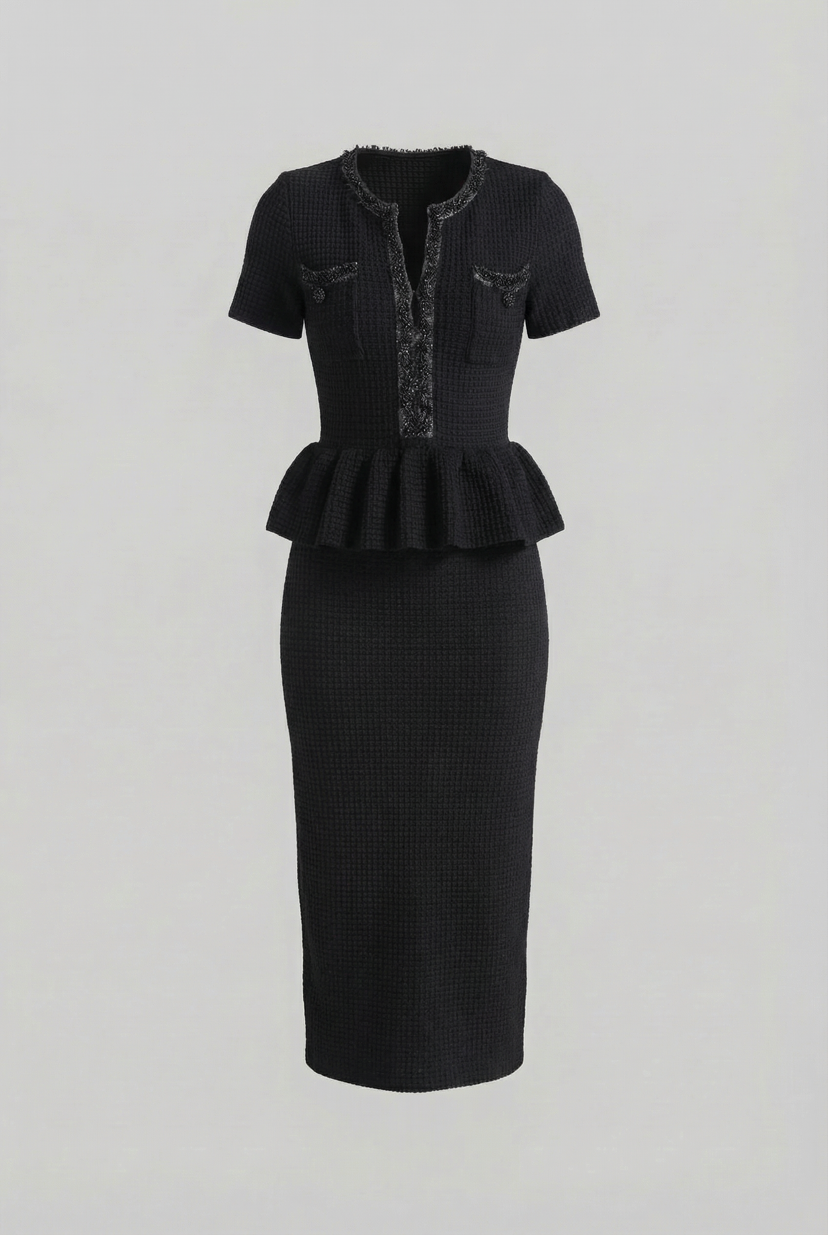 Strukturiertes Strick-Midikleid mit Peplum-Taillendetail – Schwarz