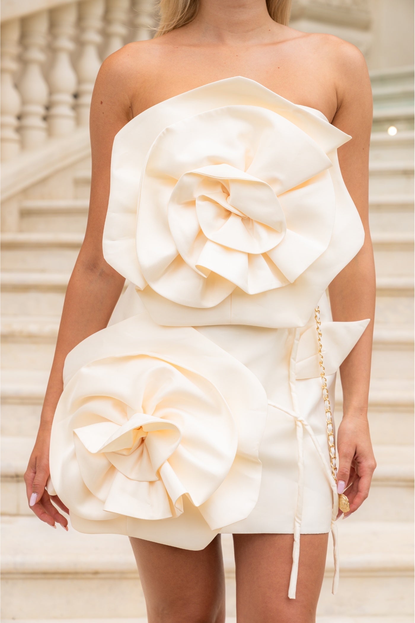 Kleid mit voluminösem Blumen-Design - Ivoire