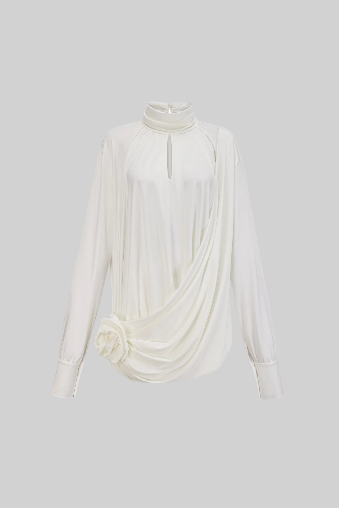 Elegantes Kleid mit hohem Kragen, Drapierungen und seitlicher Rosenverzierung - Ivoire