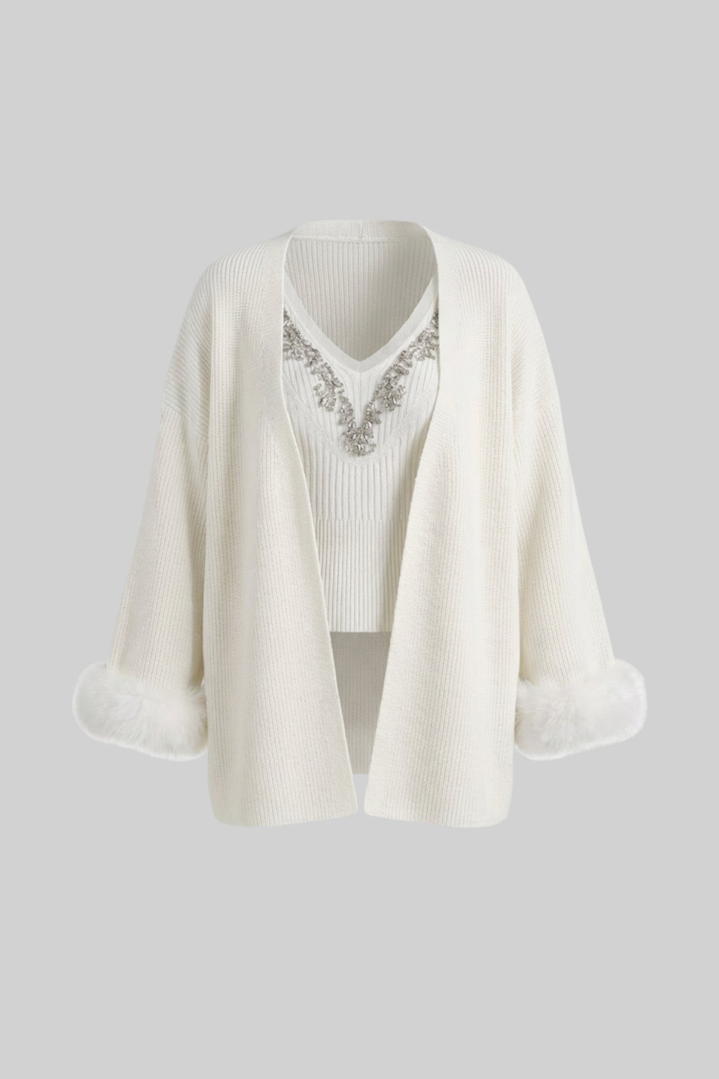 Strick-Zweiteiler mit Kristallverzierungen und Besatz an den Manschetten – Weiß