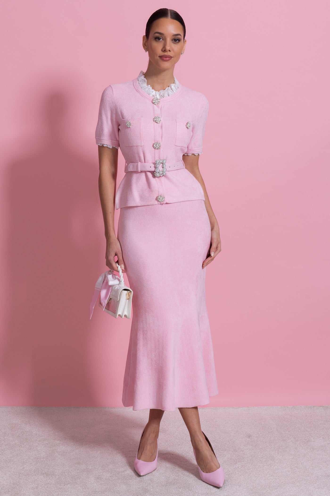 Kurzarm-Co-Ord mit Peplum-Taillierung und Gürtel mit Kristallknöpfen - Blush Pink