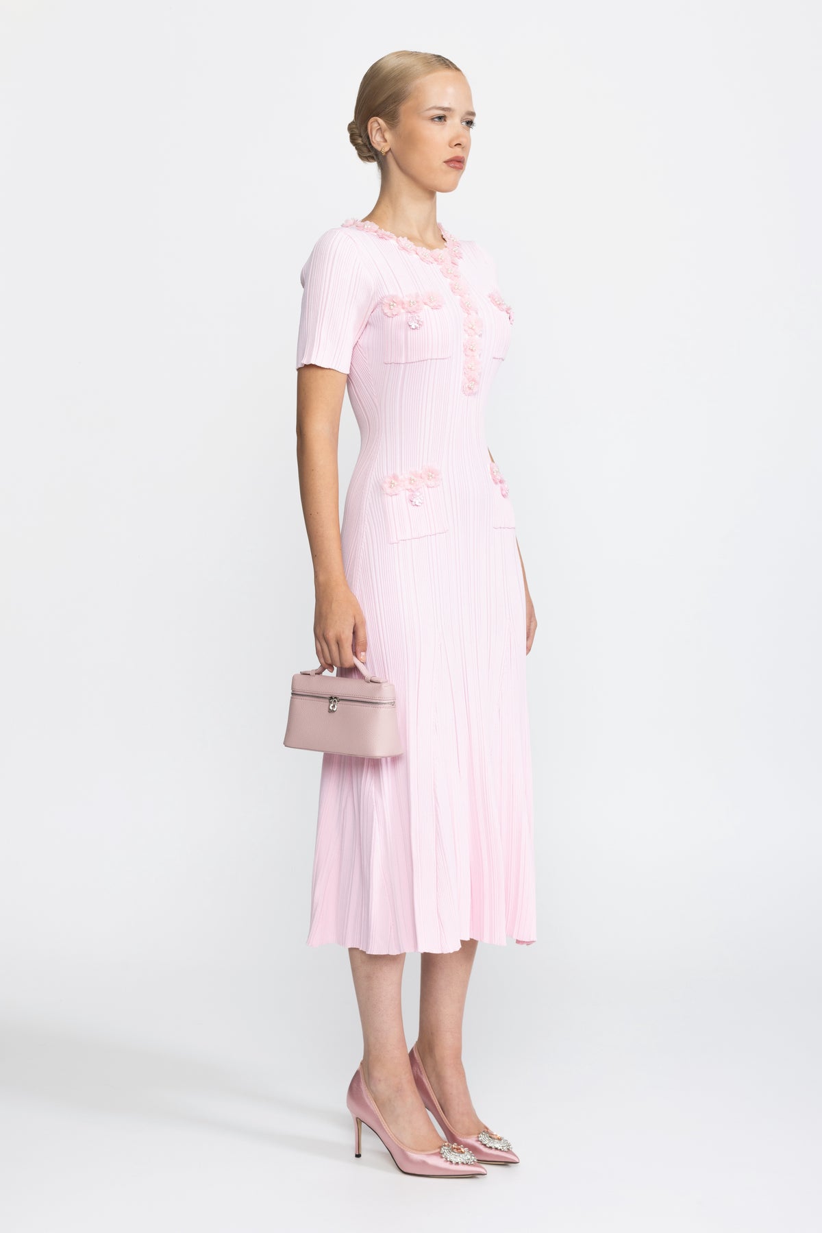 Geripptes Midi-Kleid aus Strick mit Blumenapplikation - Pink