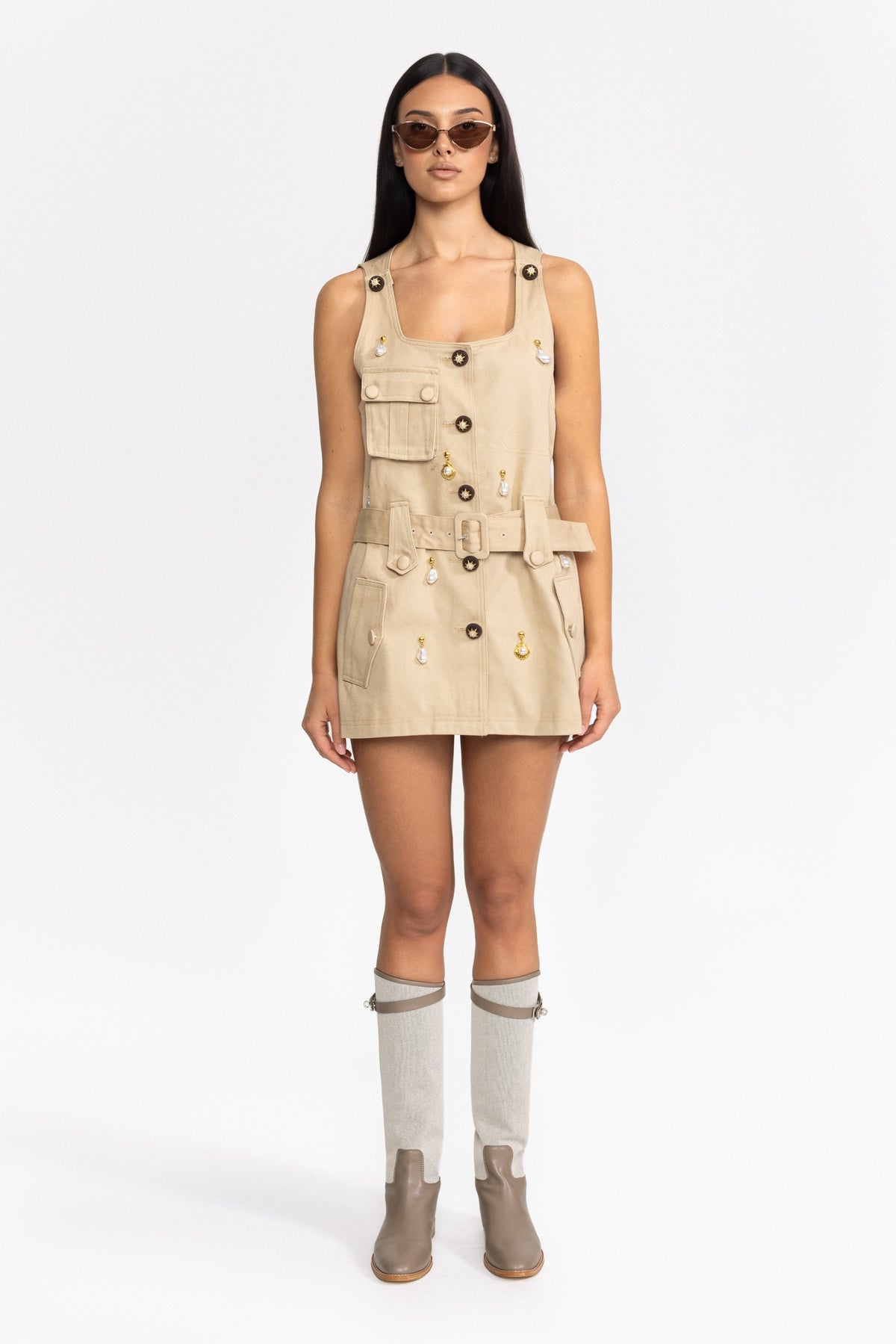 Utility-Minikleid aus Baumwolle mit Perlenanhänger - Khaki