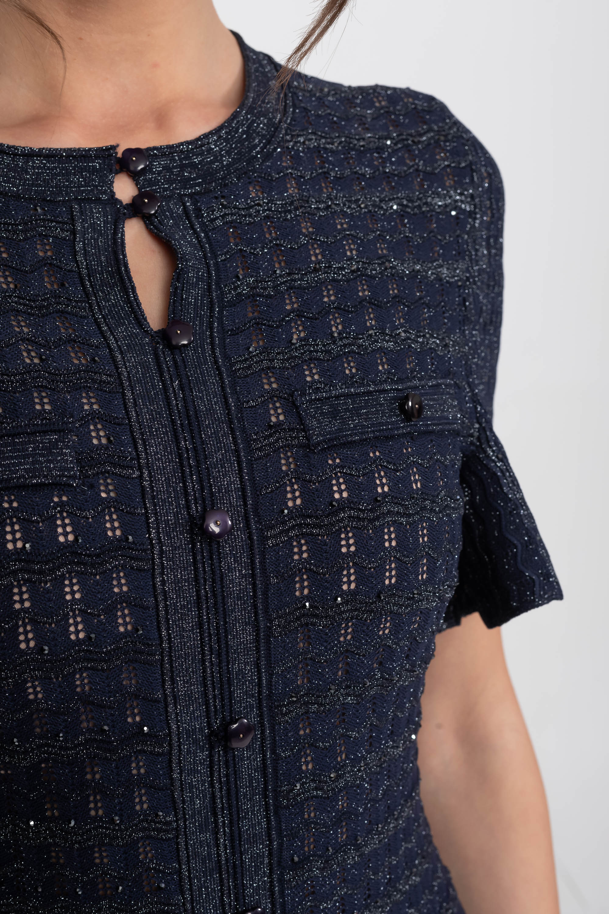 Midi-Kleid mit kurzen Ärmeln und schimmernder Strickstruktur - Navy