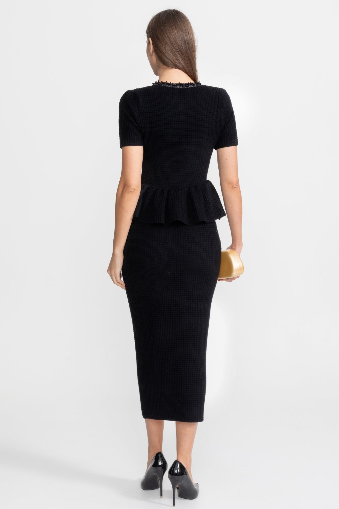 Strukturiertes Strick-Midikleid mit Peplum-Taillendetail – Schwarz
