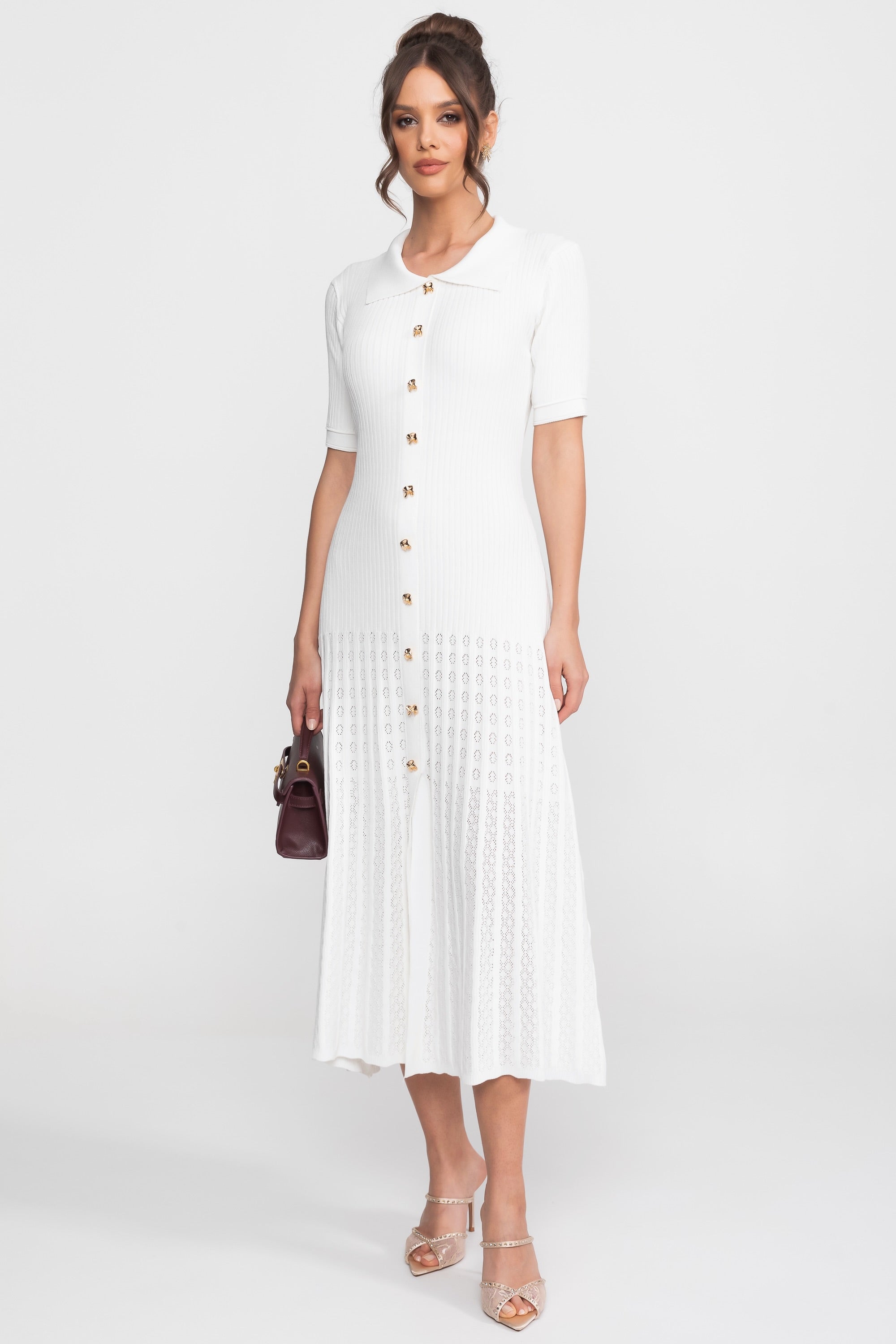 Geripptes Strick-Midi-Kleid mit Peter-Pan-Kragen und plissiertem Rock - Weiß