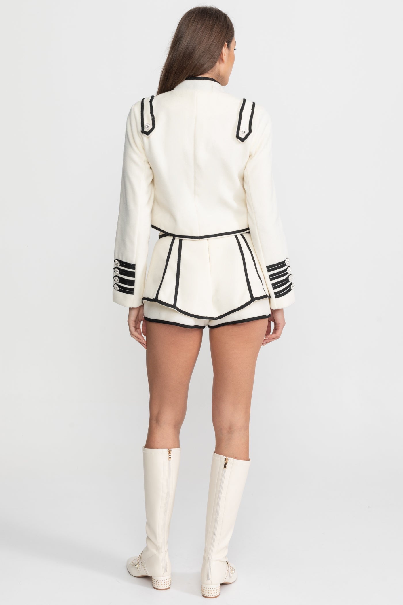 Strukturiertes Co-Ord-Set mit Kontrastbesatz und Kristallknöpfen – Ivoire