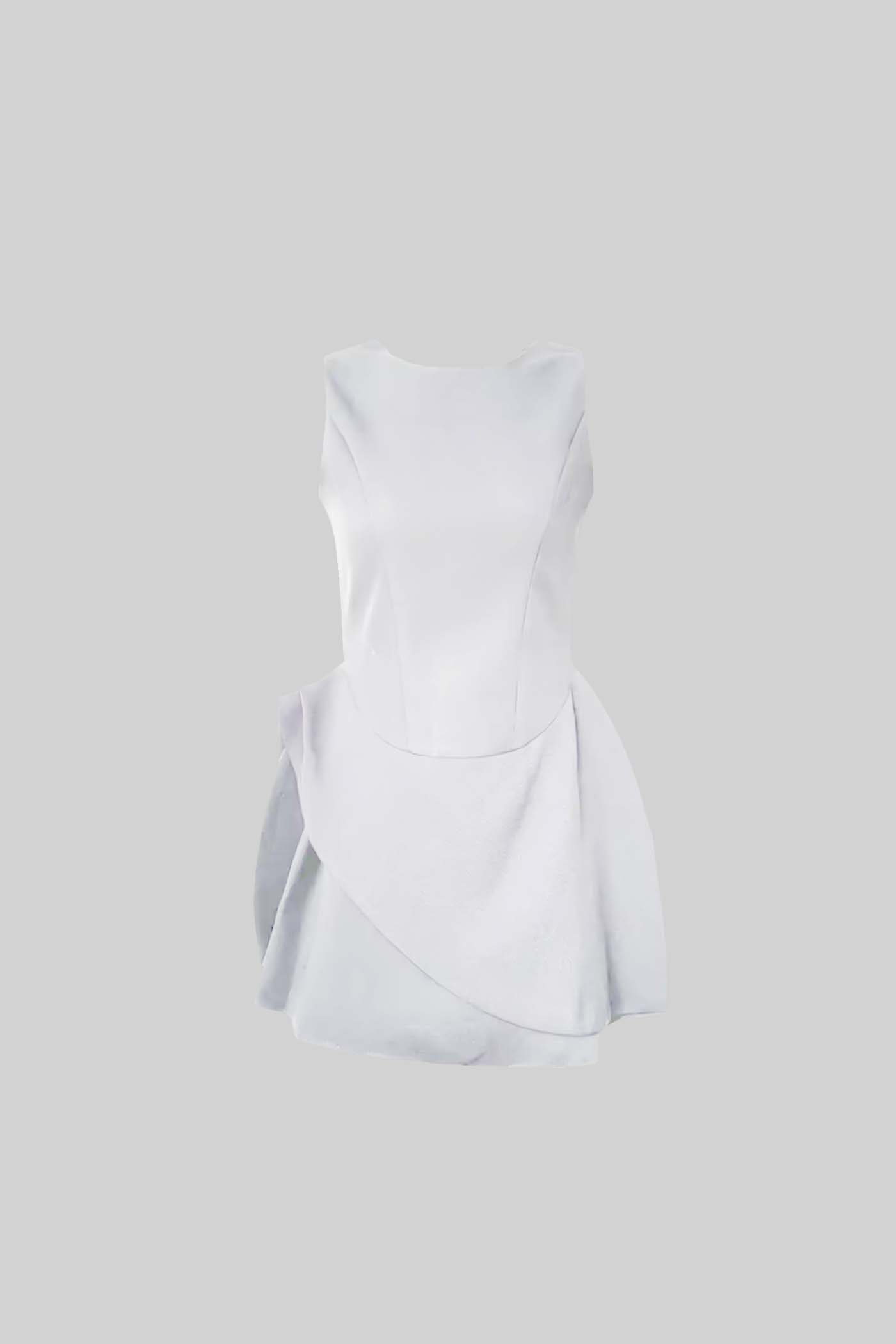 Zeitgenössisches ärmelloses Kleid mit tailliertem Oberteil und asymmetrischem Rock - Weiß