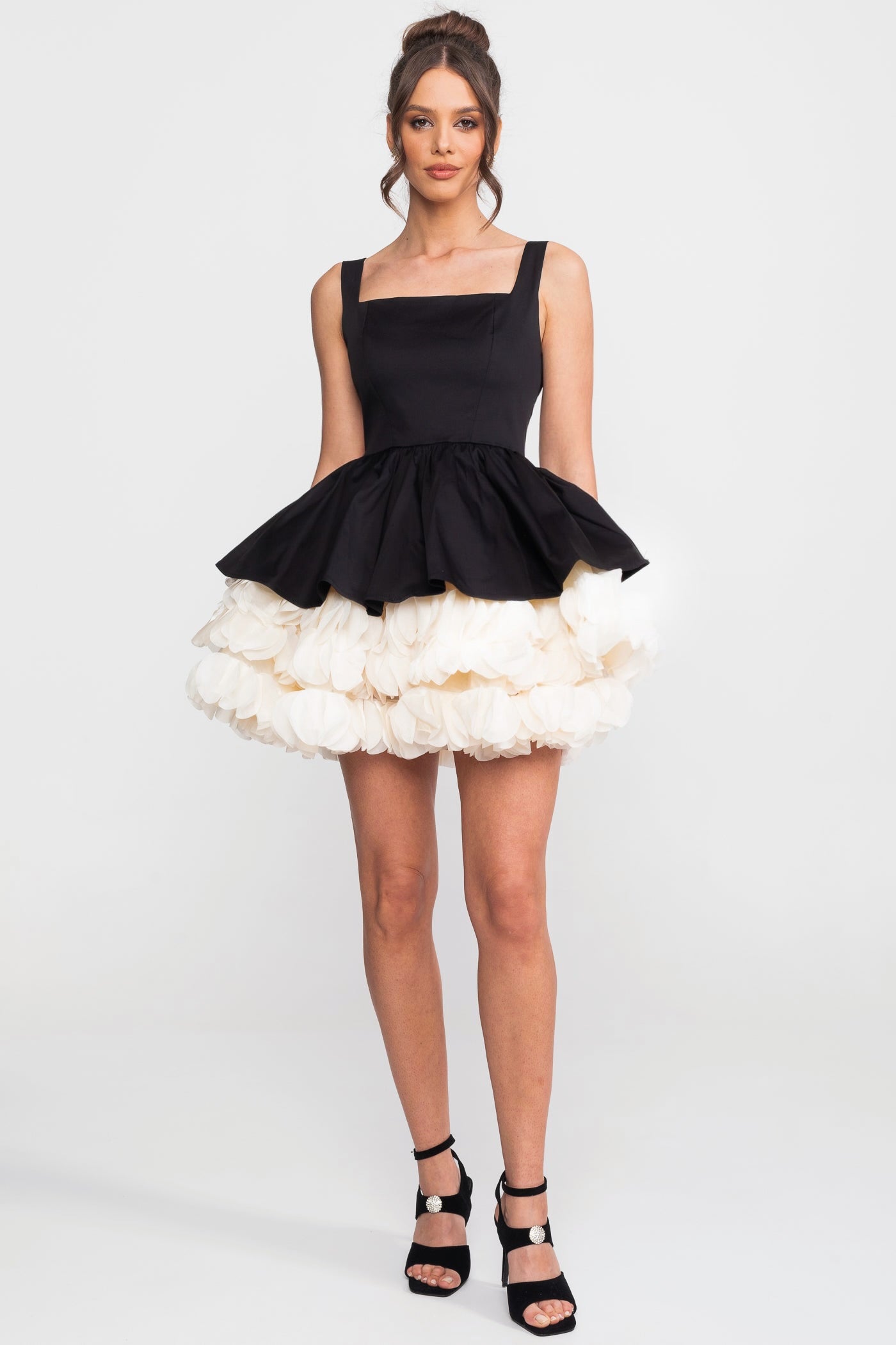 Trägerloses Minikleid mit quadratischem Ausschnitt und gerüschtem Rock-Unterkleid - Schwarz