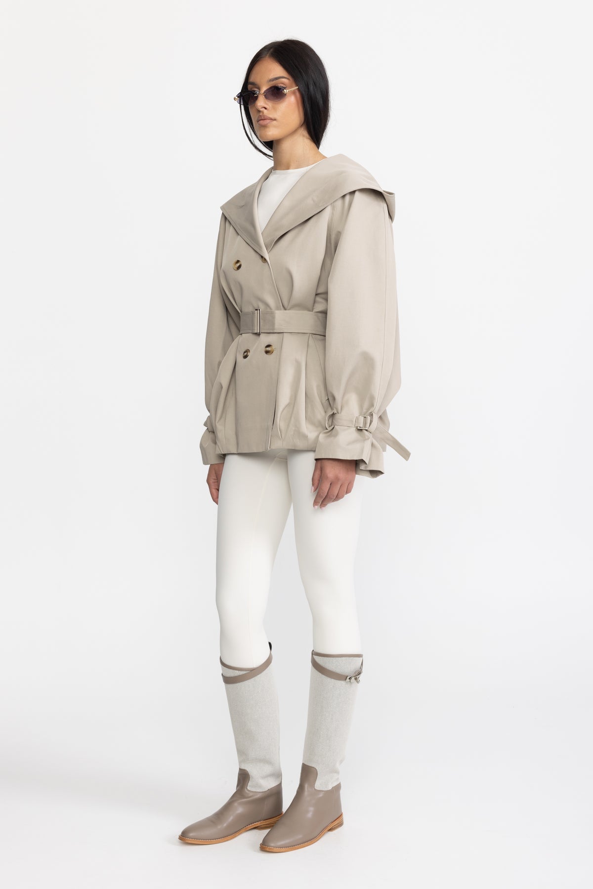 Doppelreihige Trenchjacke mit Kapuze und Gürtel - Stone