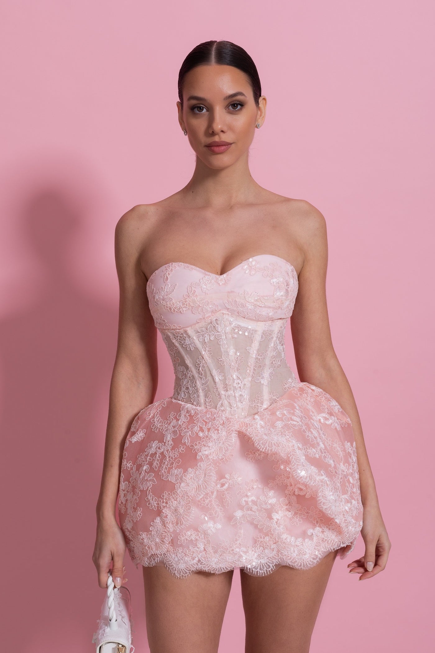 Trägerloses Spitzen-Minikleid mit Korsett-Oberteil und Ballon-Saumrock - Blush Pink