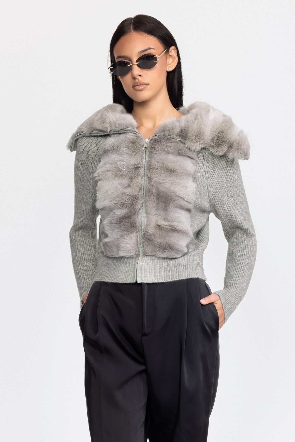 Strick-Cardigan mit Reißverschluss und Einsätzen aus Kaninchenfell - Grau
