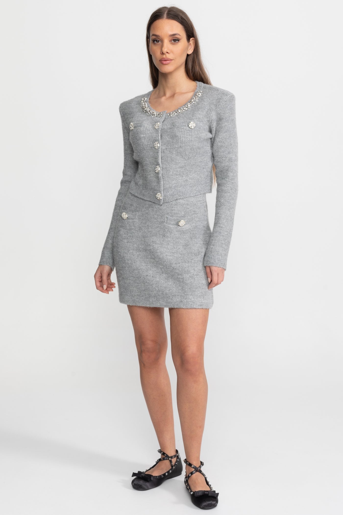 Verziertes Strick-Co-Ord-Set mit Kristallknöpfen – Grau