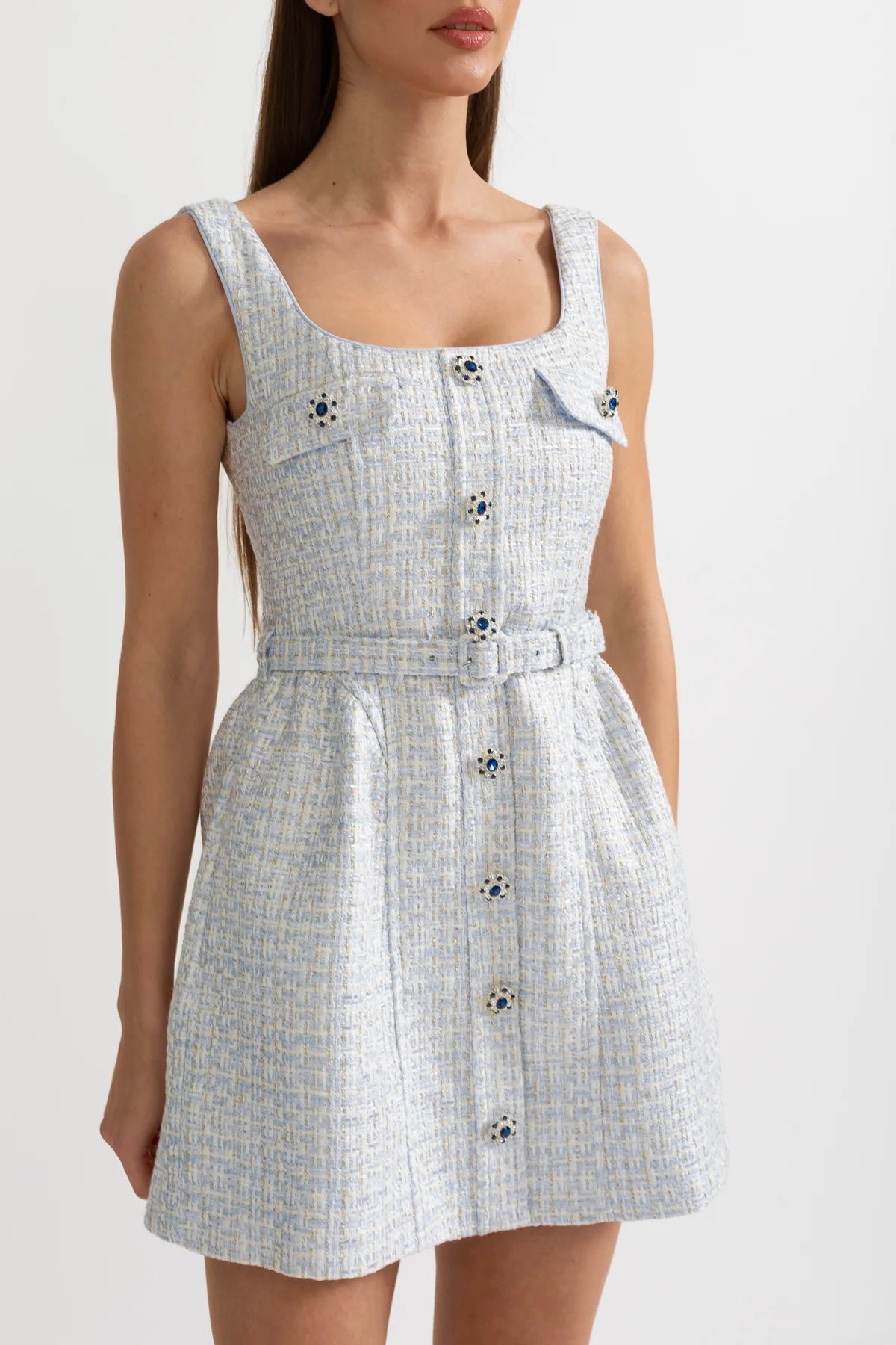 Strukturiertes Mini-Kleid mit tailliertem Oberteil und kontrastierenden Knöpfen – Light Blue