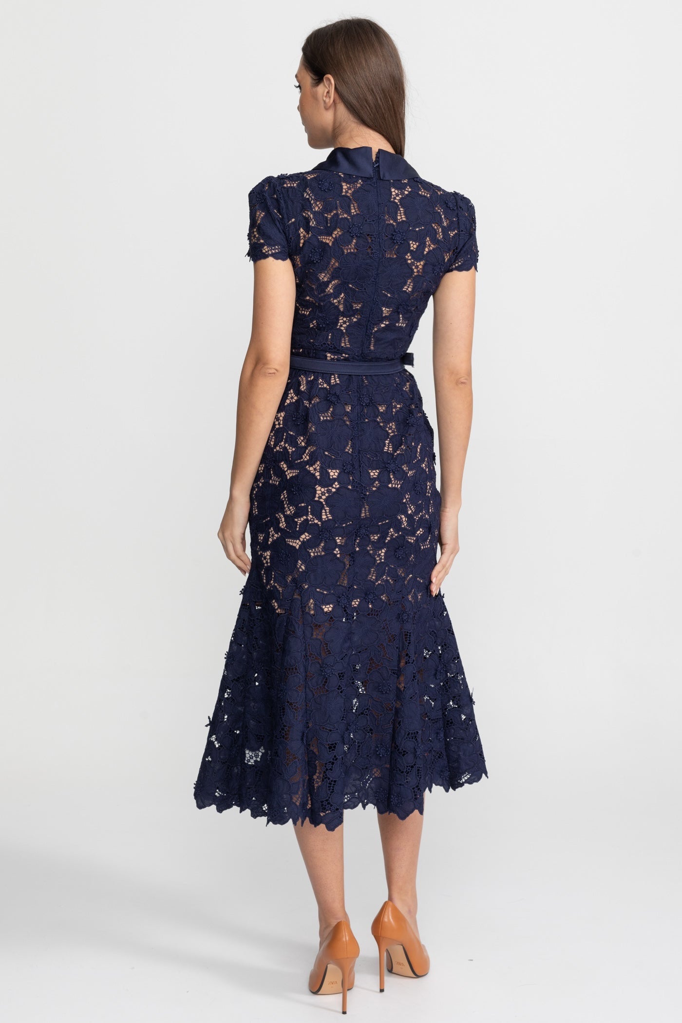 Spitzen-Midikleid mit tailliertem Gürtel und Kragen – Navy