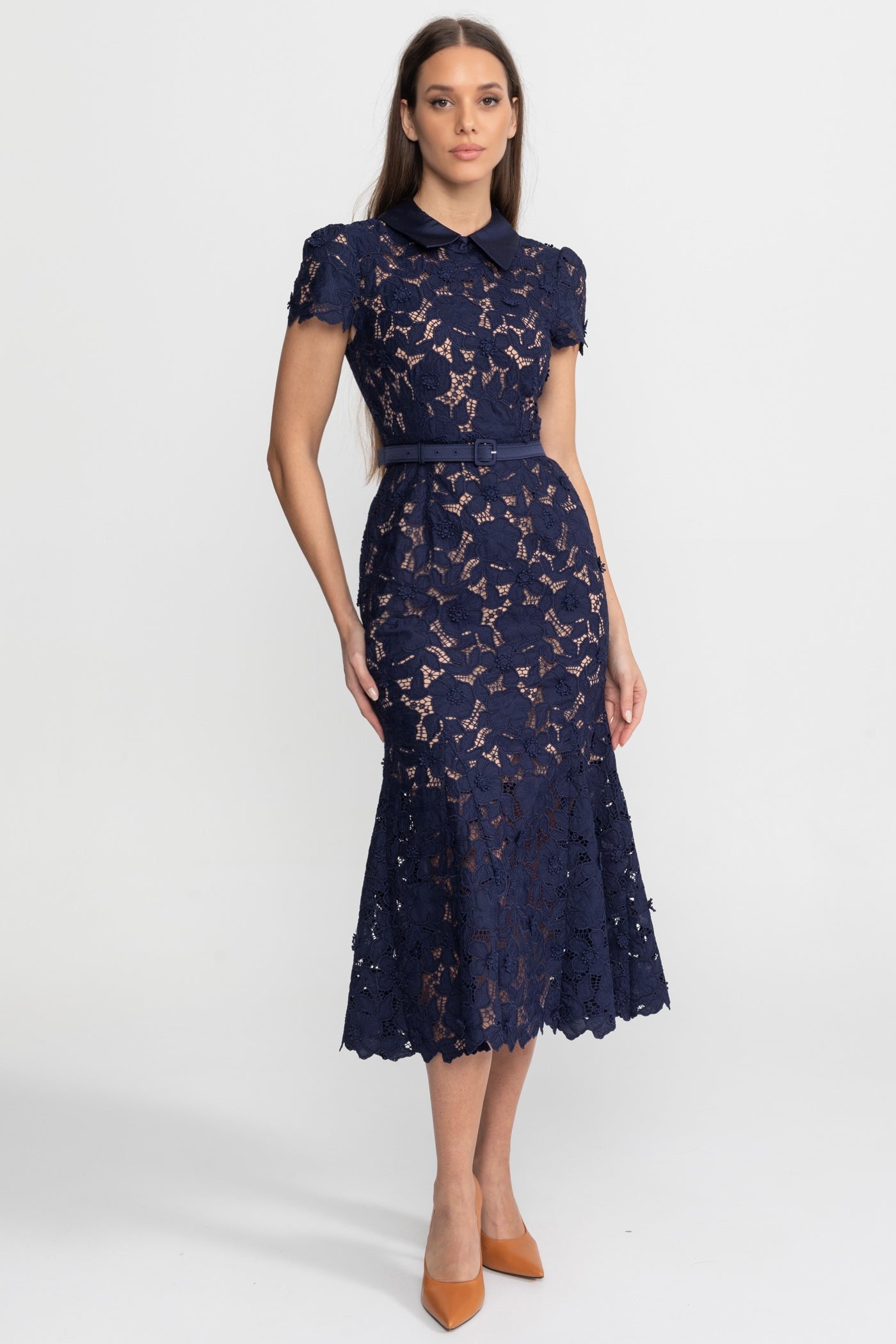 Spitzen-Midikleid mit tailliertem Gürtel und Kragen – Navy