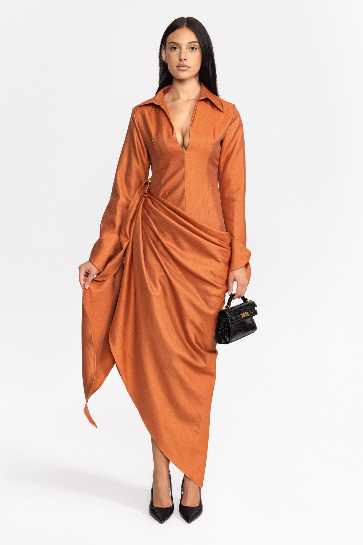 Maxikleid mit tiefem Ausschnitt, Drapierung und Wickeldesign - Burnt Orange