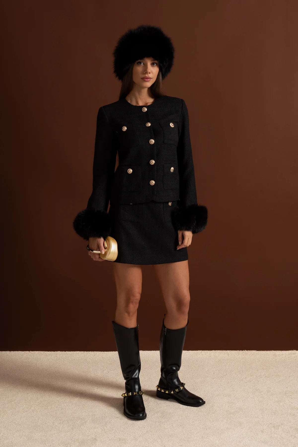 Tweed-Blazer mit Kunstpelzmanschetten und goldenen Knöpfen – Schwarz