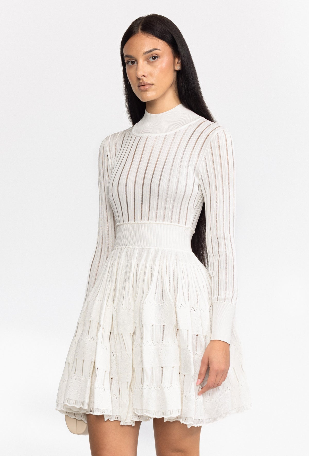 Transparentes Mini-Skaterkleid aus Ladder-Strick mit langen Ärmeln - Weiß