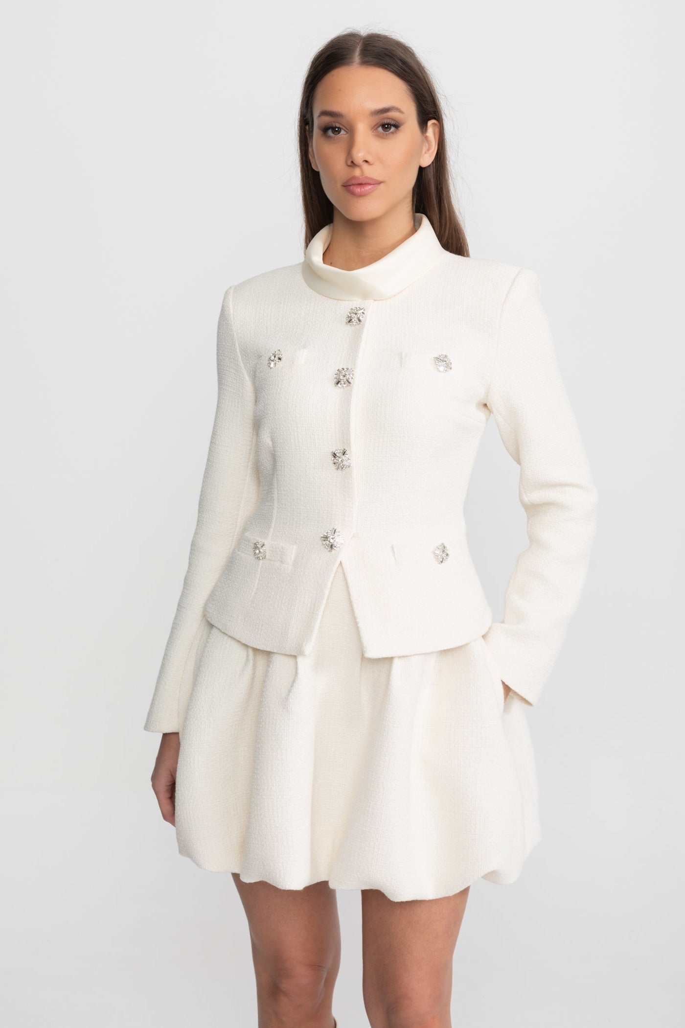 Texturiertes Mini-Kleid mit Kristallknopf-Verzierungen – Ivoire