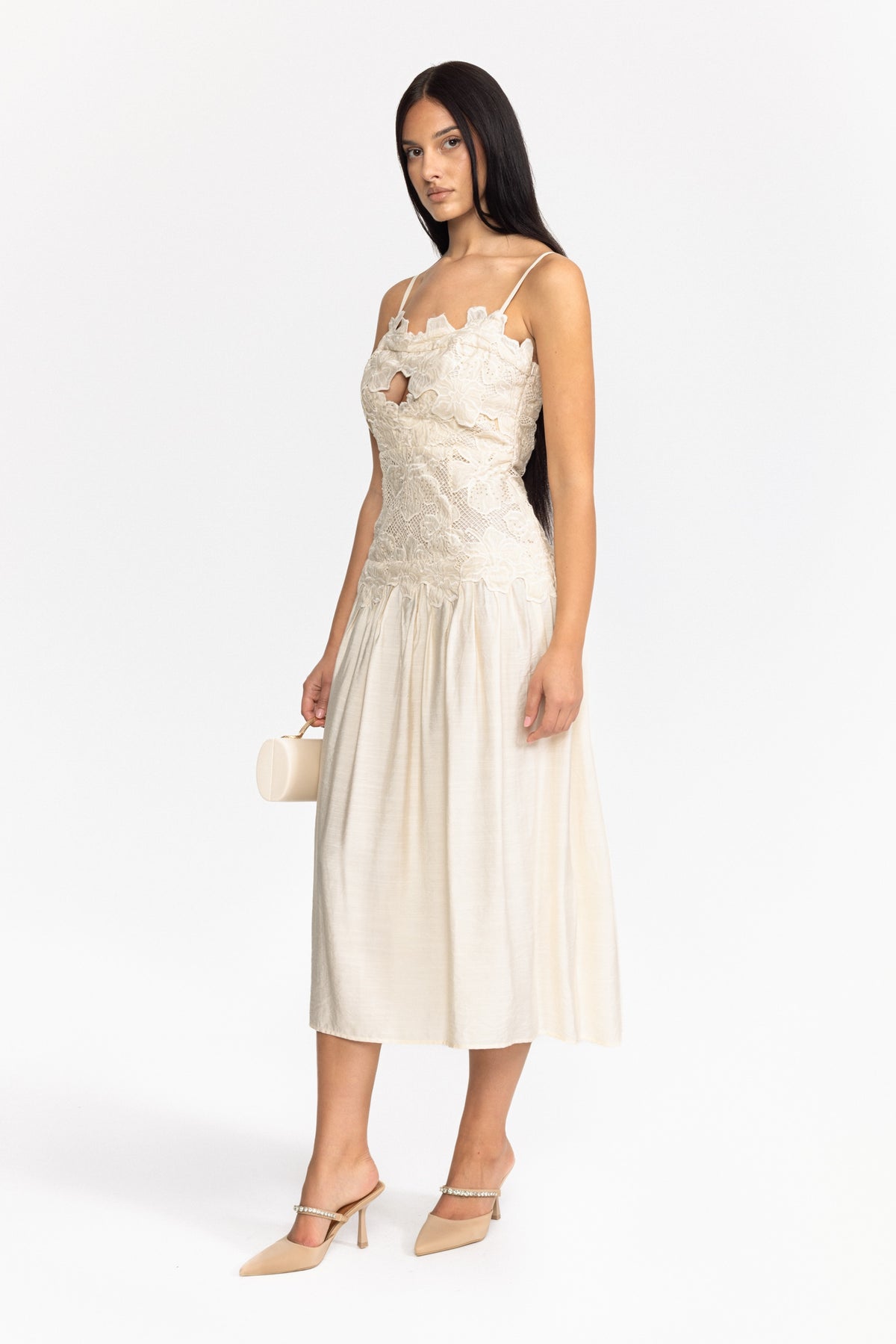 Midi-Kleid mit floraler Applikation und Taillenansatz auf der Hüfte - Off-White