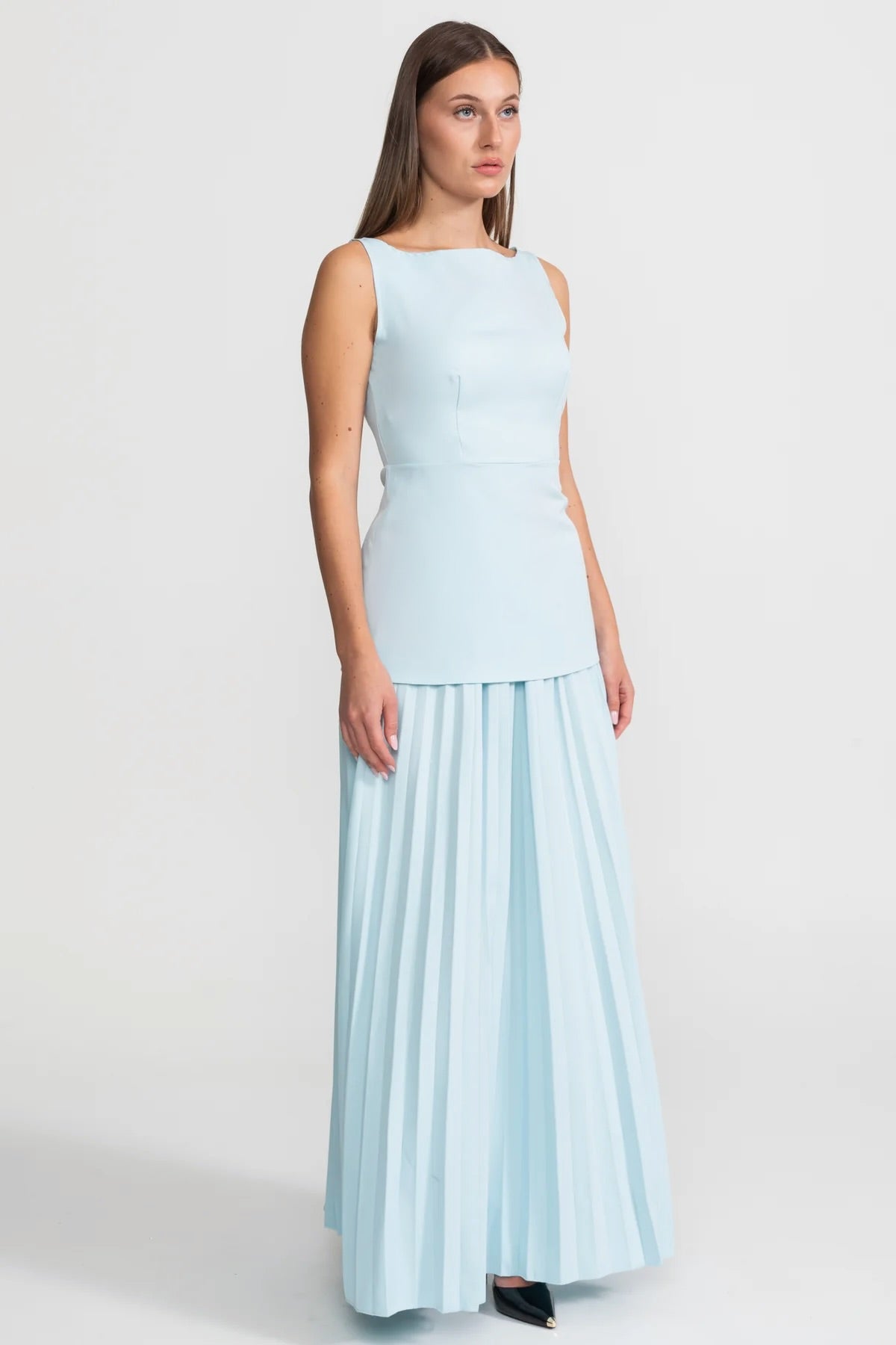 Ärmelloses Maxi-Co-Ord mit maßgeschneidertem Oberteil und plissiertem Rock - Blau