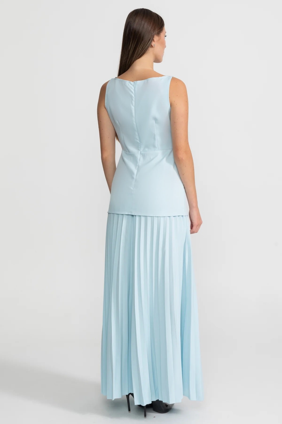 Ärmelloses Maxi-Co-Ord mit maßgeschneidertem Oberteil und plissiertem Rock - Blau