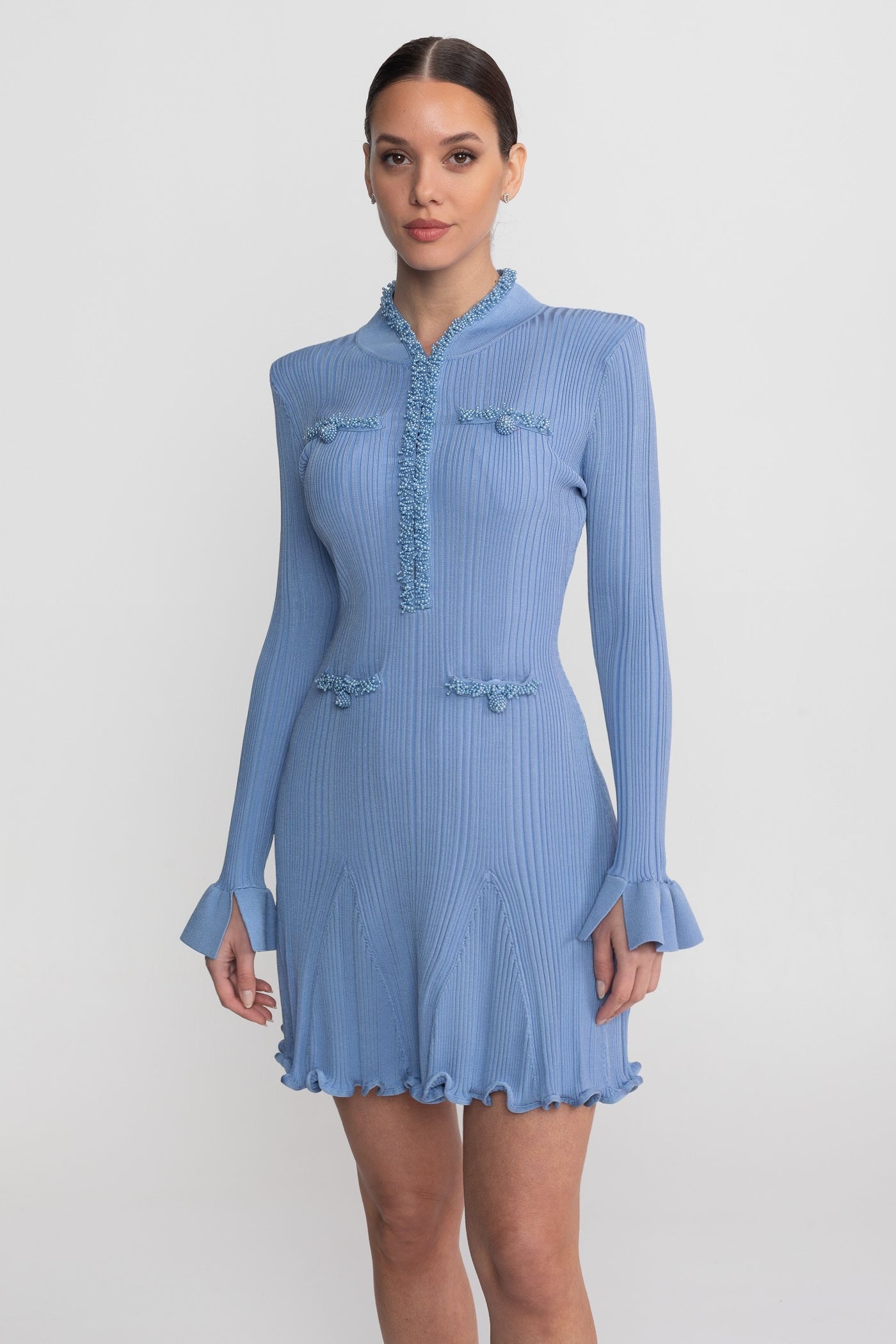 Geripptes Strick-Minikleid mit Perlenbesatz - Blau