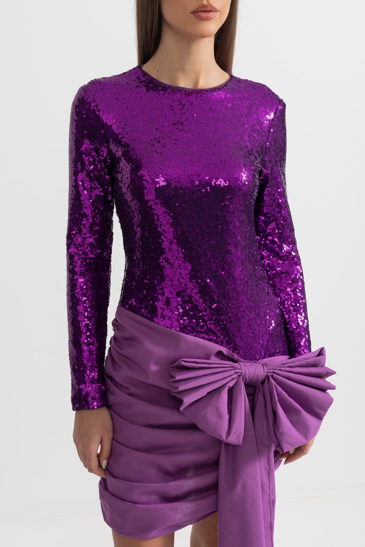 Elegantes Paillettenkleid mit asymmetrischem Schleifendetail – Lila