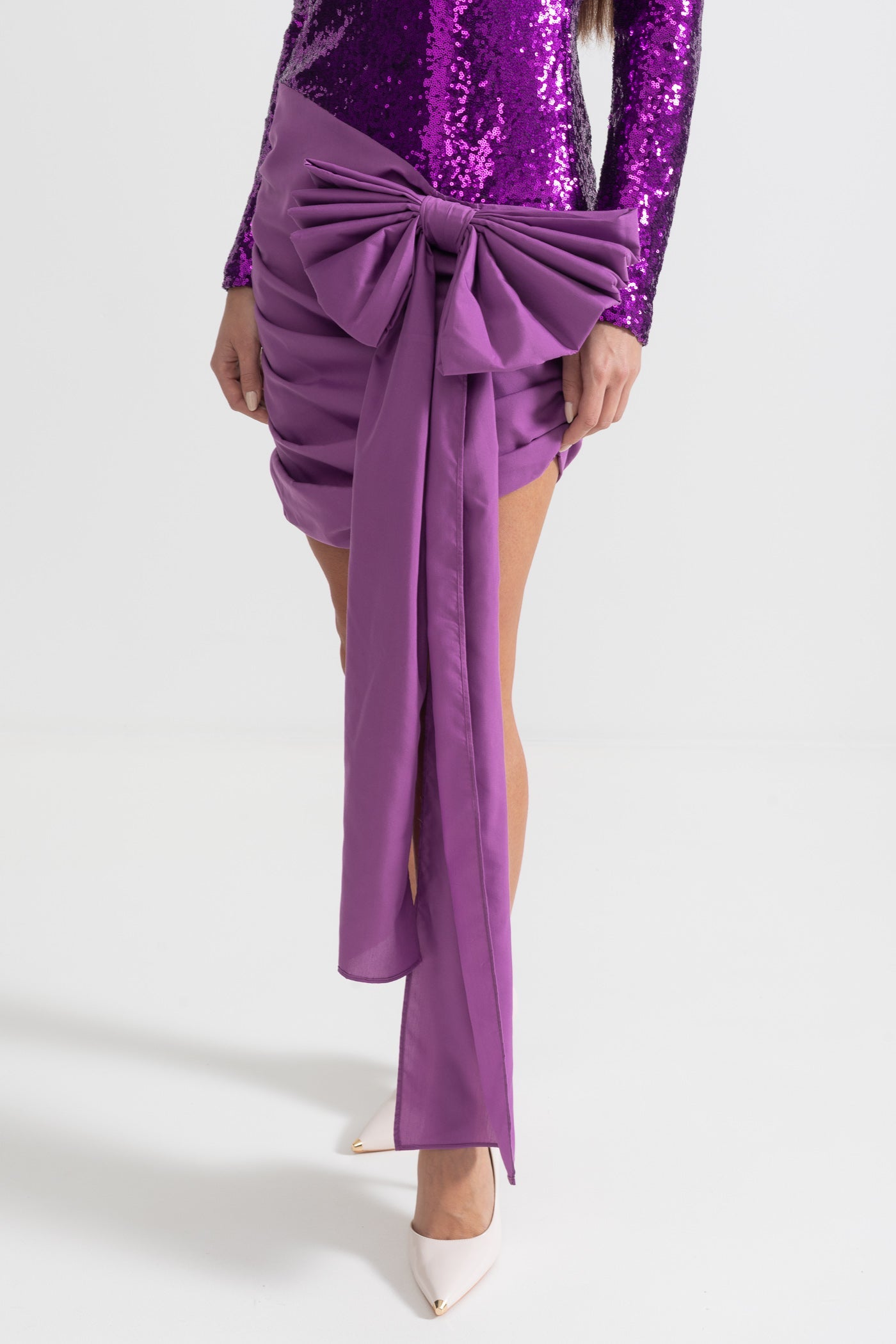 Elegantes Paillettenkleid mit asymmetrischem Schleifendetail – Lila