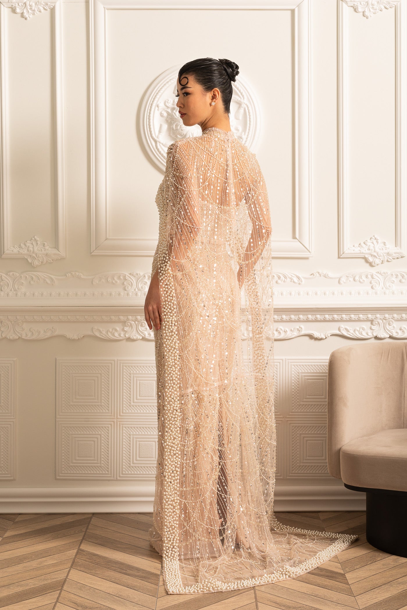 Glamouröses Perlenbesetztes Kleid mit Abnehmbarem Schleier – Beige