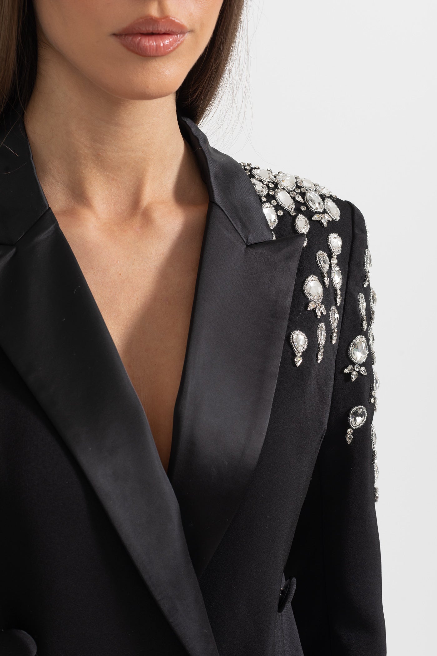 Eleganter Blazer mit diamantbesetzten Schultern – Schwarz