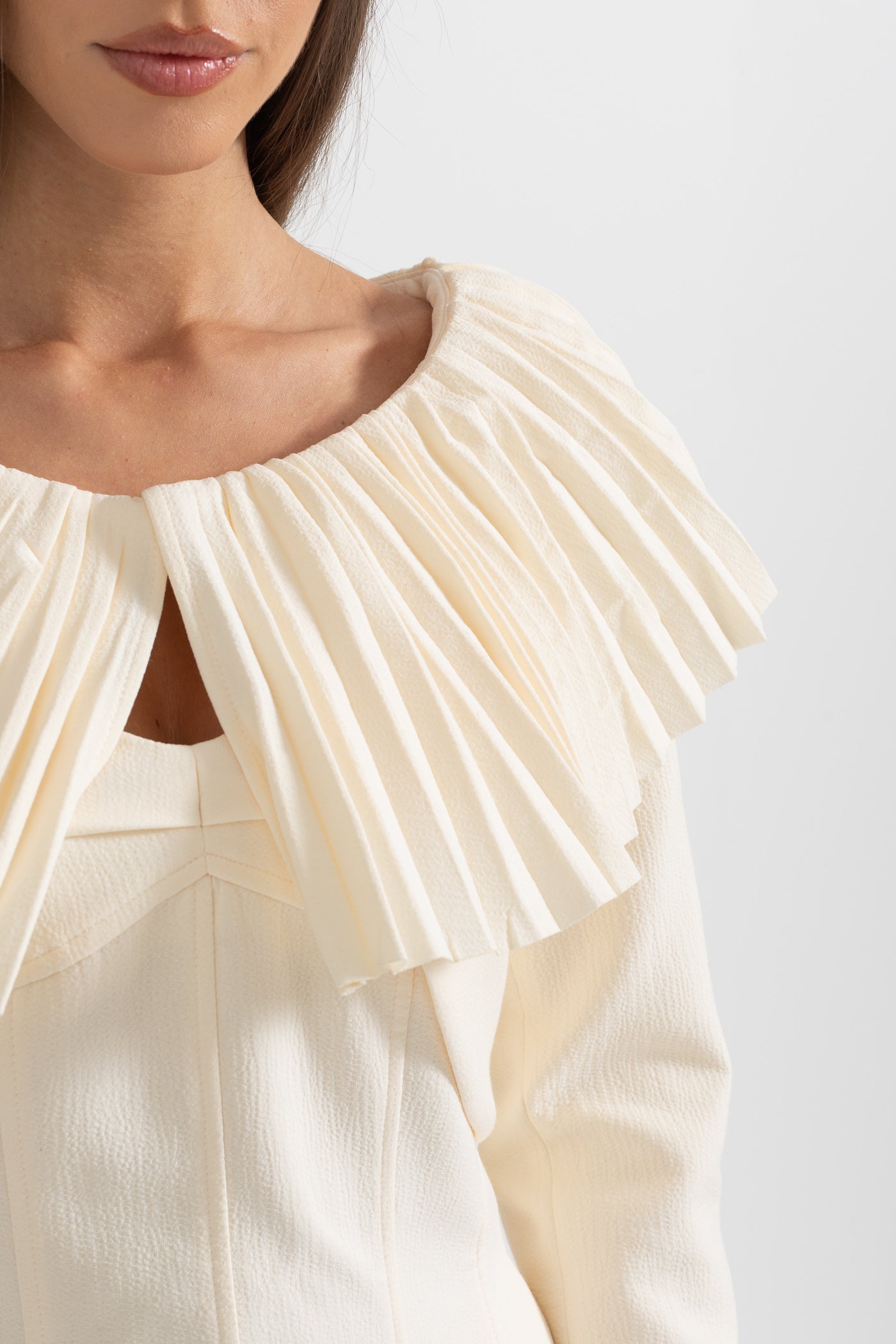 Elegantes 3-teiliges Kleid mit plissiertem, abnehmbarem Kragen und Rock – Ivoire