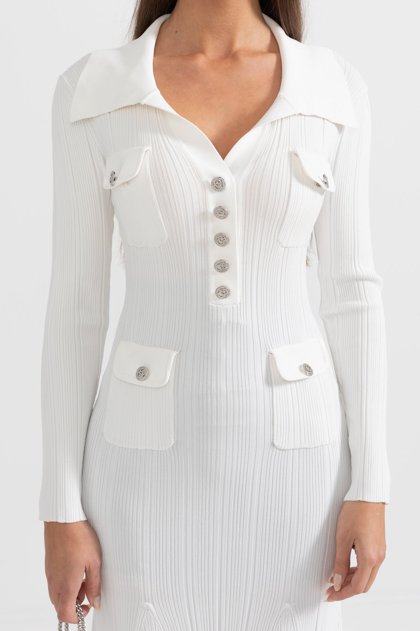 Elegantes, geripptes Kleid mit langen Ärmeln – Weiß