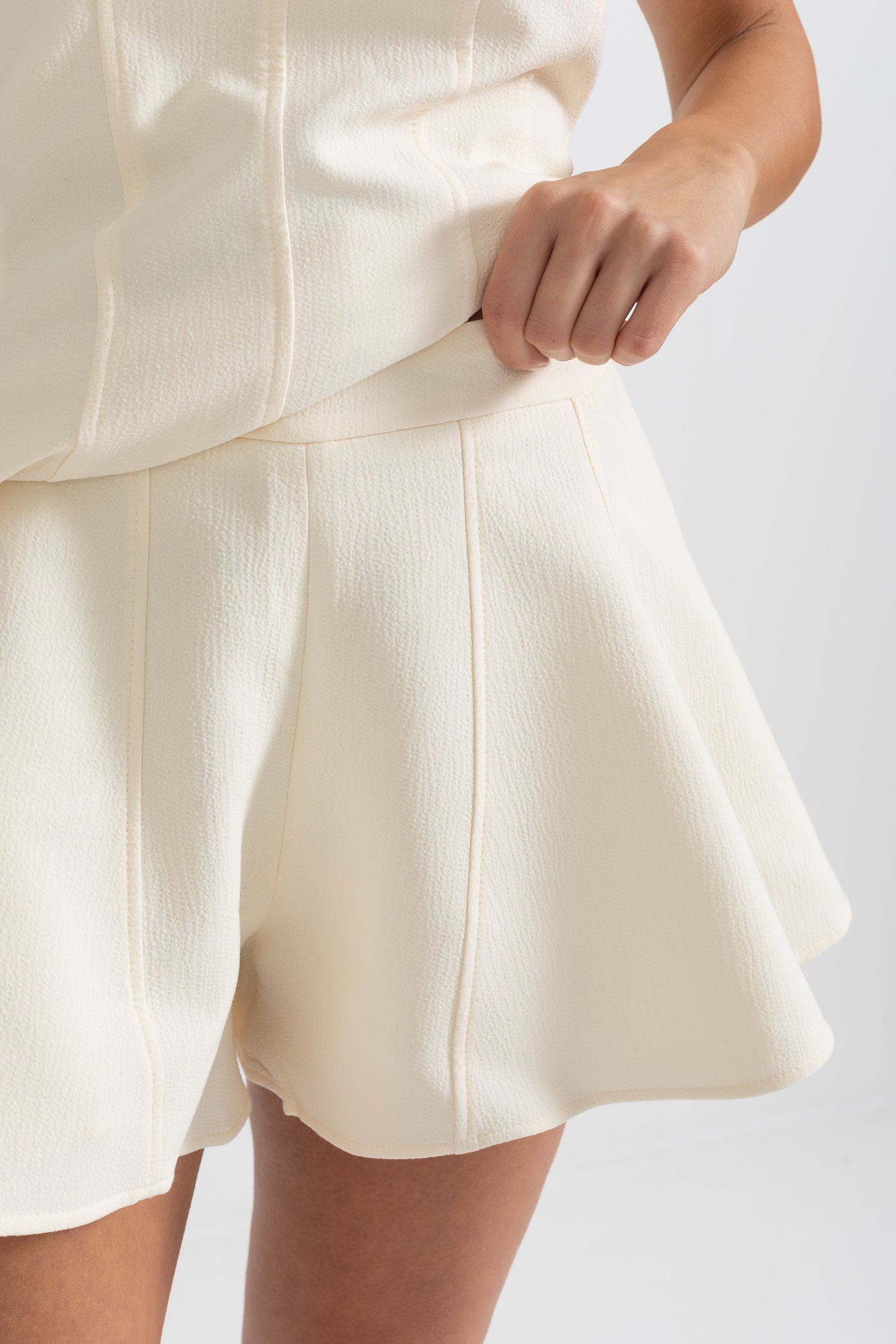 Elegantes 3-teiliges Kleid mit plissiertem, abnehmbarem Kragen und Rock – Ivoire