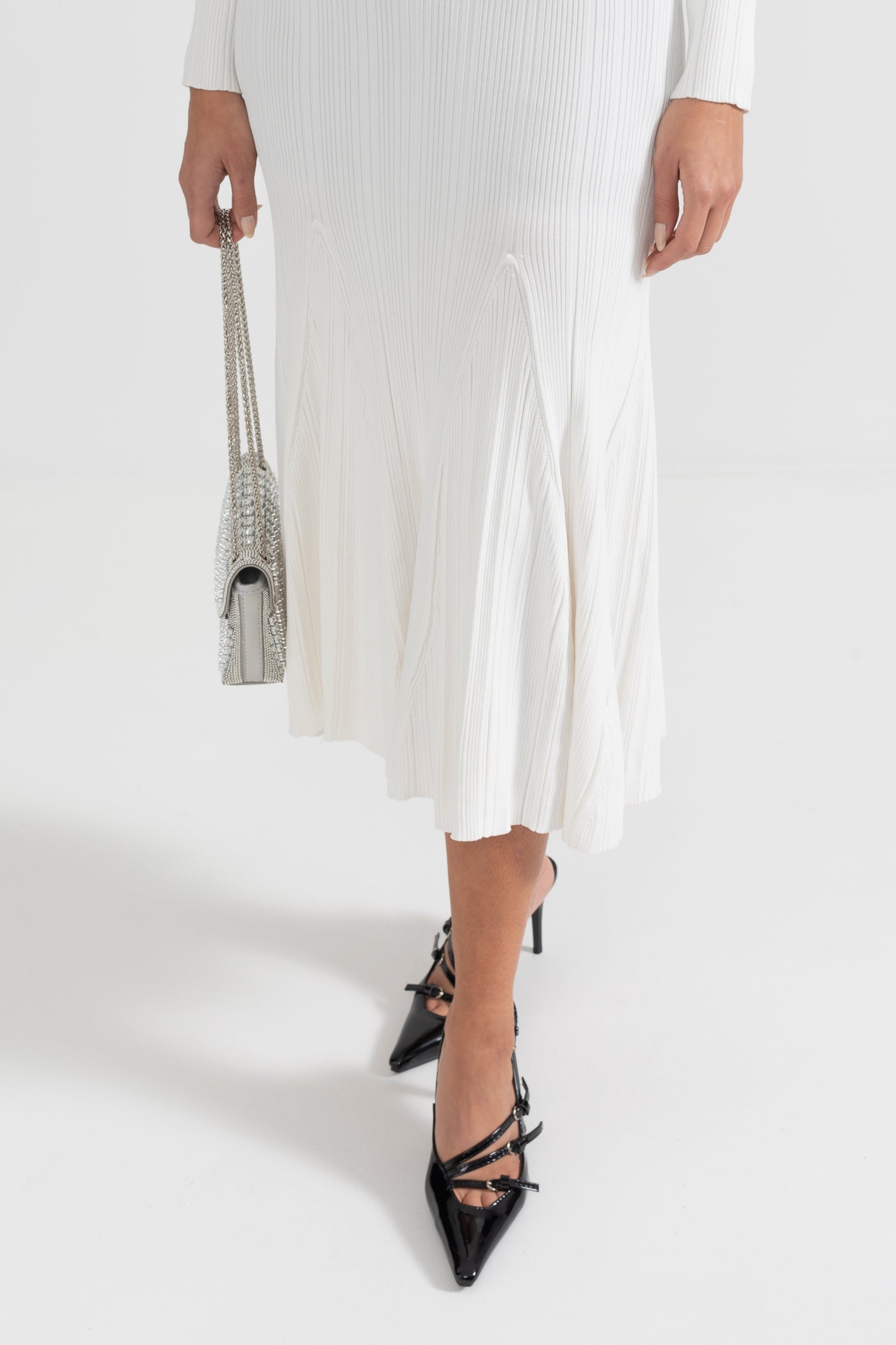 Elegantes, geripptes Kleid mit langen Ärmeln – Weiß