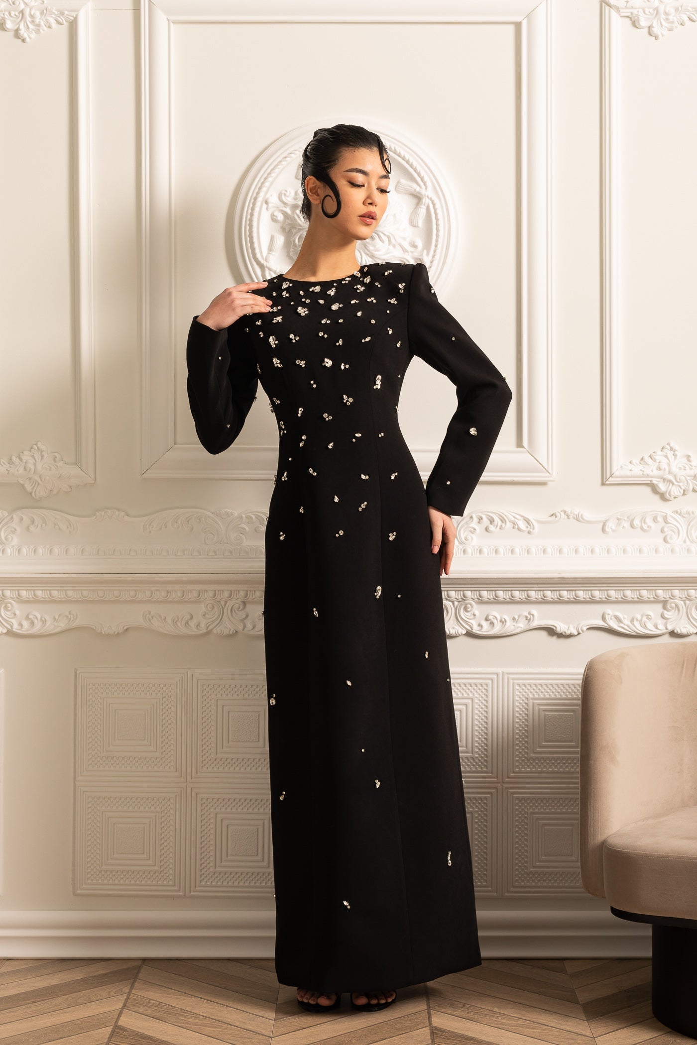 Elegant Long Dress With Sparkling Embellishments - Black