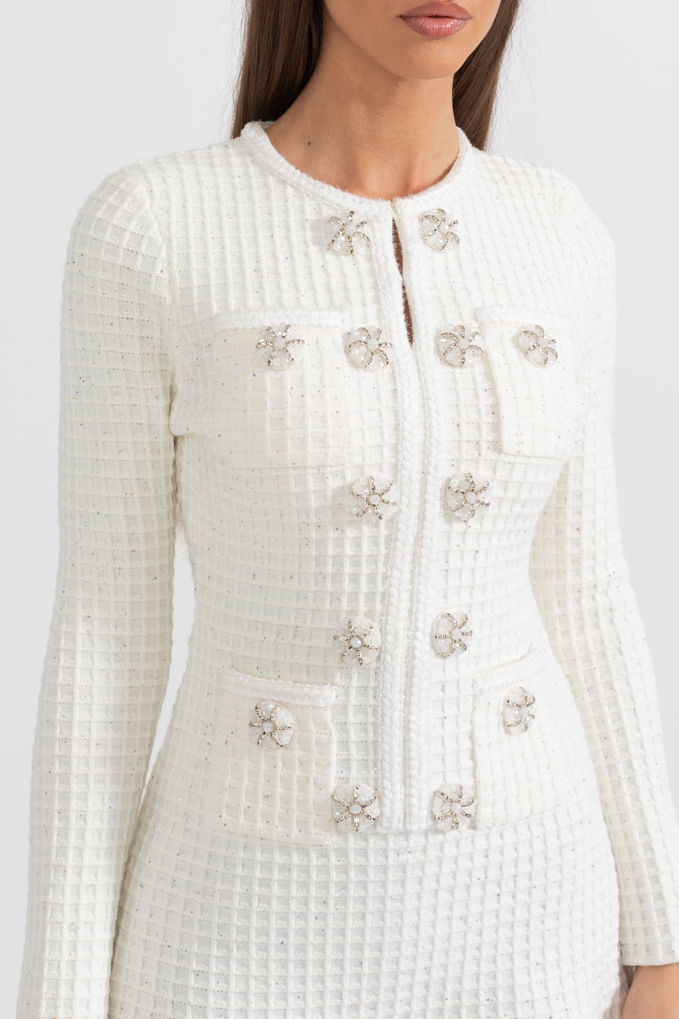 Langärmliges, knieumspielendes Strickkleid - Weiß
