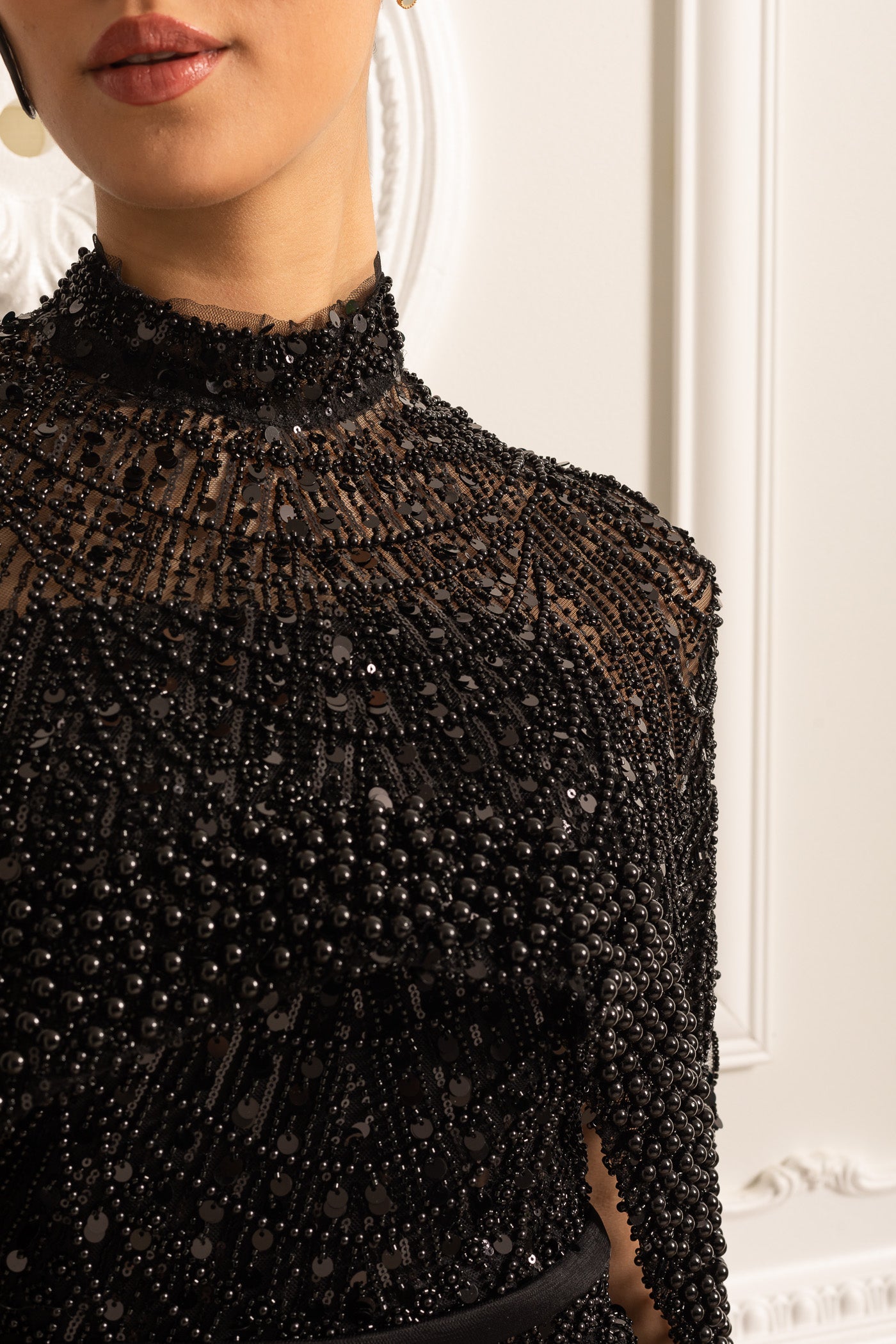 Glamouröses Perlenbesetztes Kleid mit abnehmbarem Schleier – Schwarz