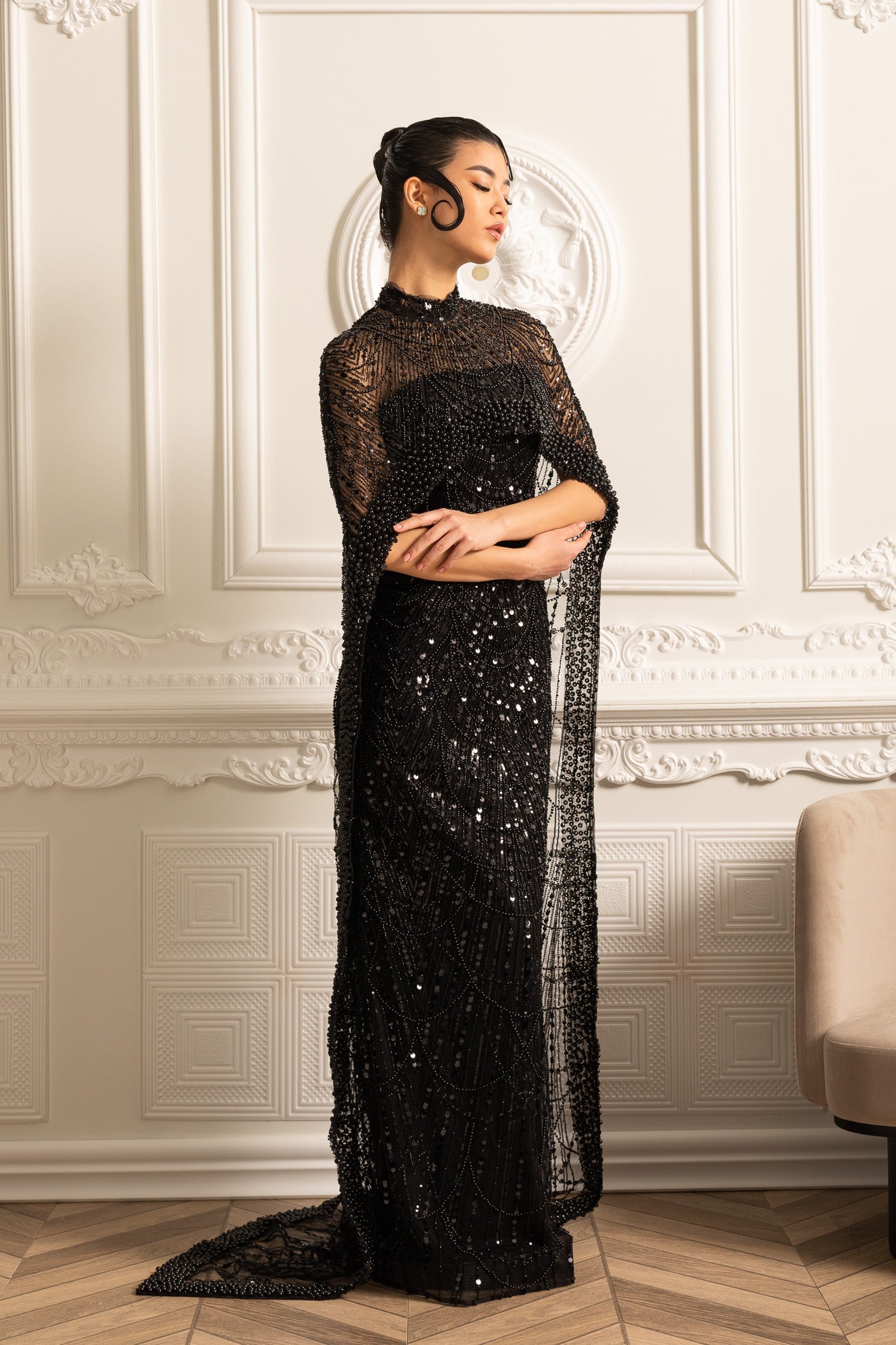 Glamouröses Perlenbesetztes Kleid mit abnehmbarem Schleier – Schwarz