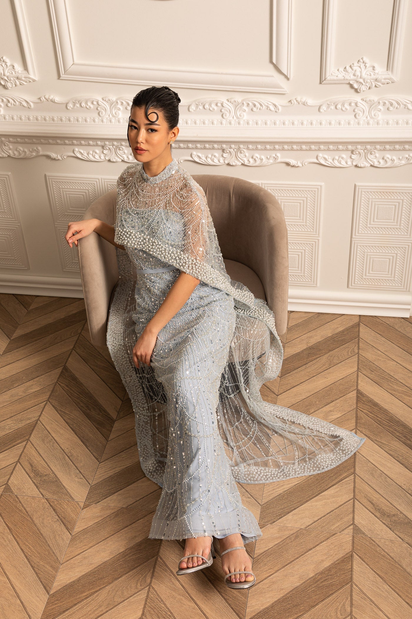 Glamouröses Perlenkleid mit abnehmbarem Schleier - Blau