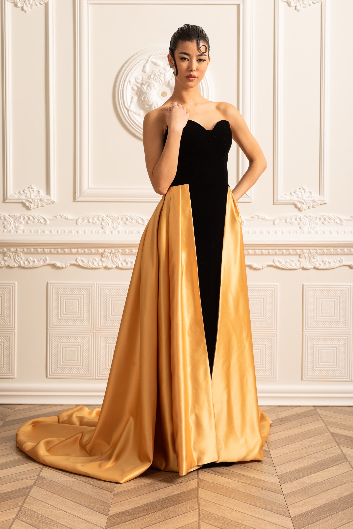 Velvet Gown With Fitted Bodice And Flowing Gold Satin Skirt - Black