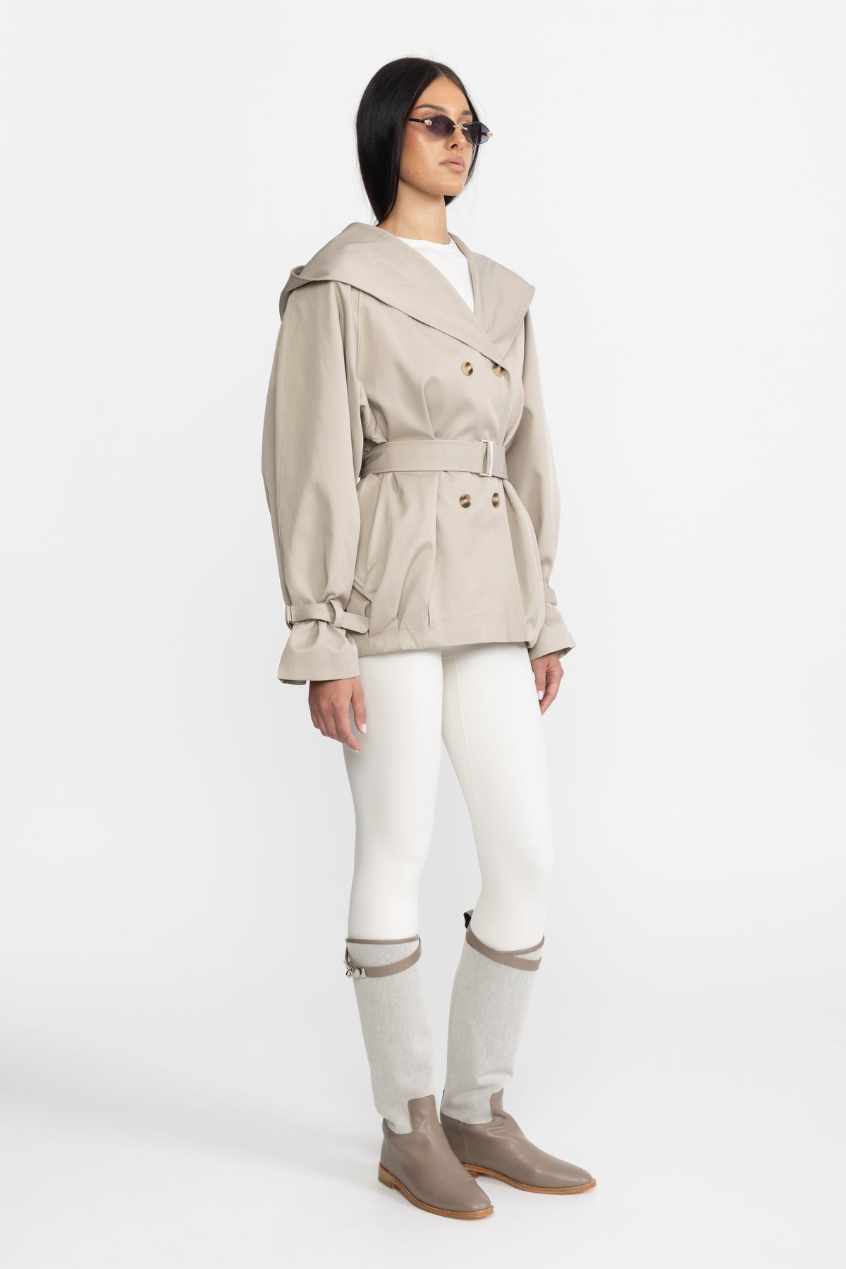 Doppelreihige Trenchjacke mit Kapuze und Gürtel - Stone