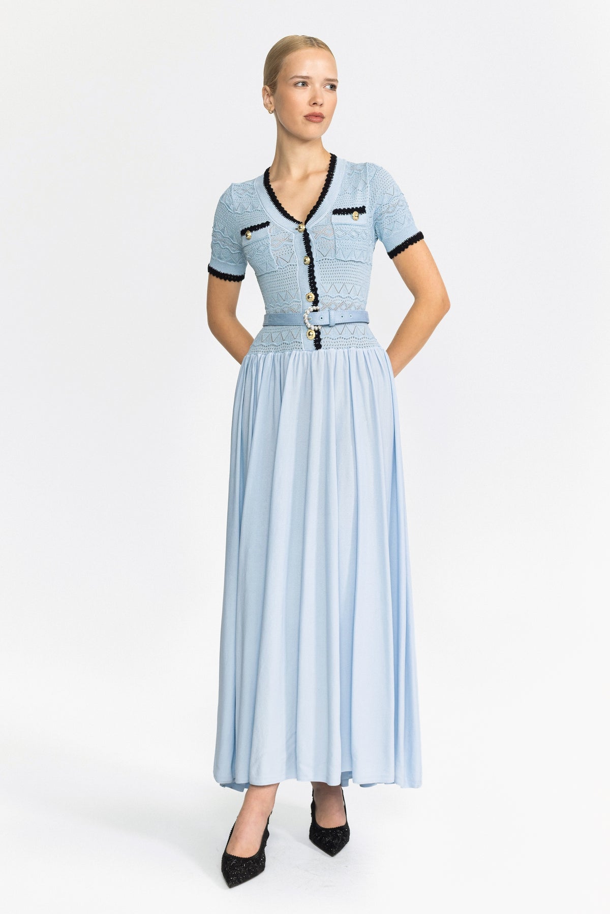 Maxikleid mit Pointelle-Strickmieder und Gürtel - Hellblau