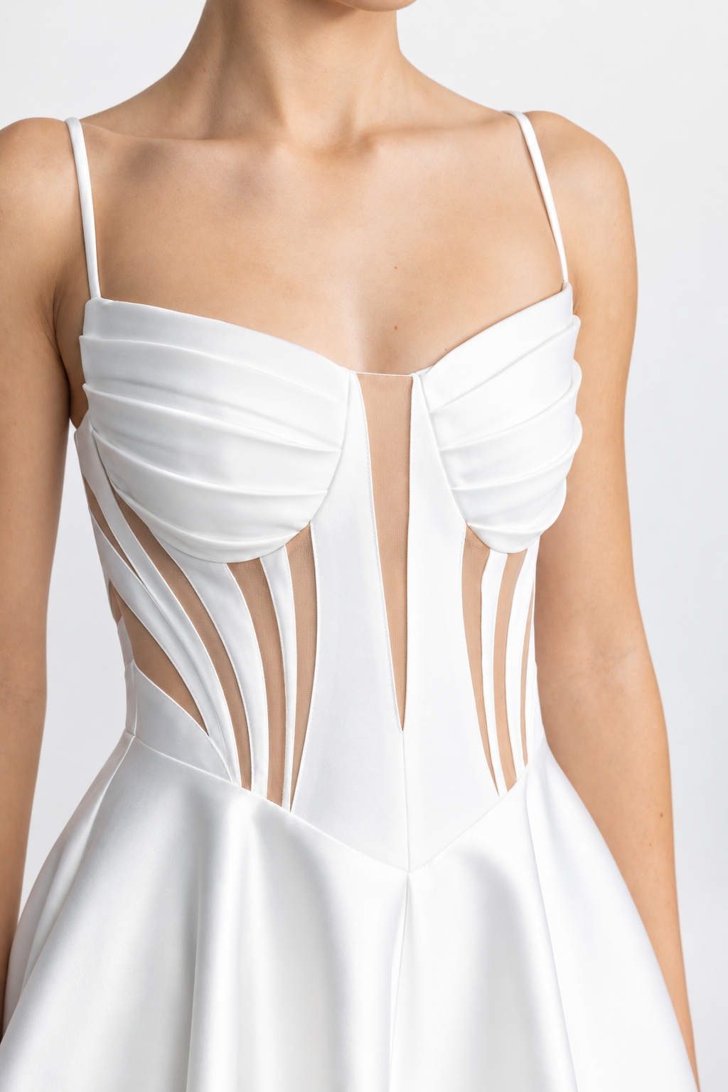Midi-Korsettkleid aus Satin mit transparenten Einsätzen – Weiß