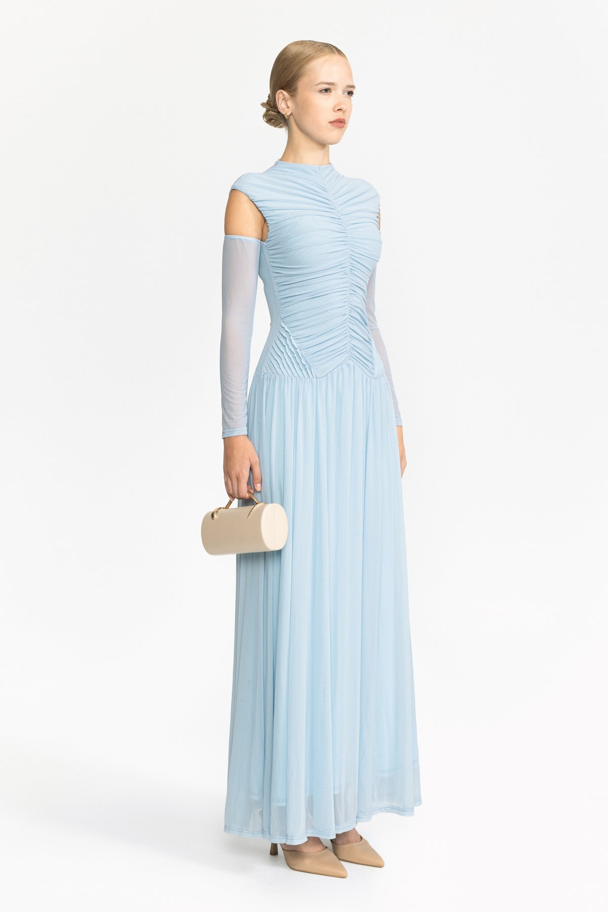 Maxikleid aus gerafftem Mesh mit tiefer Taille – Himmelblau