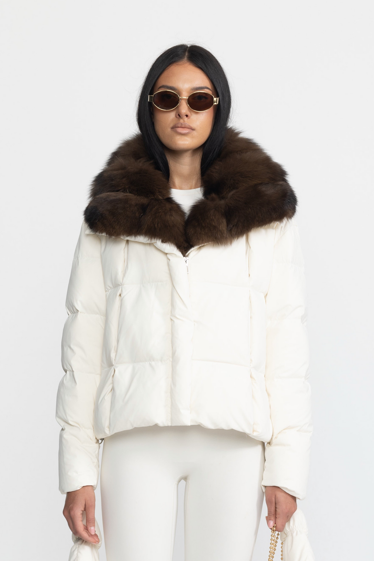Kurze Daunen-Pufferjacke mit Fuchspelzkragen - Ivoire
