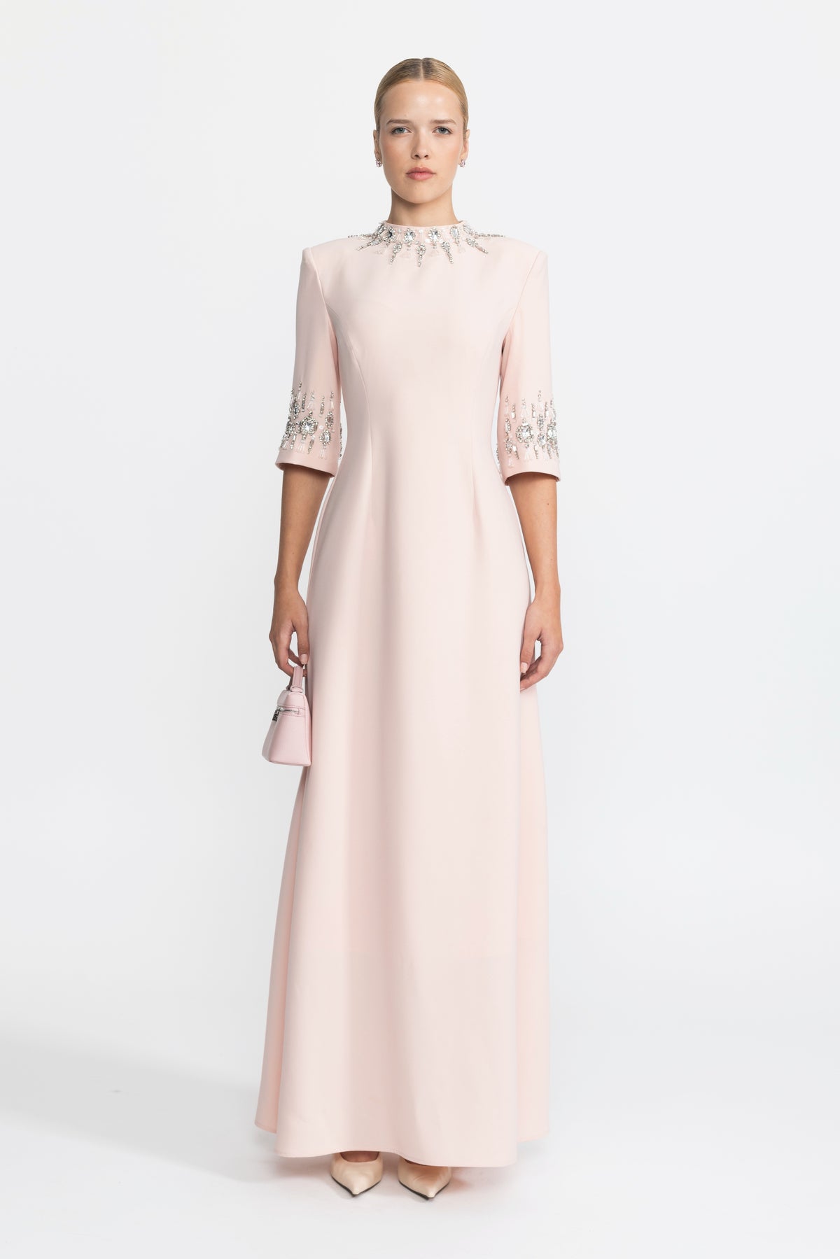 Maxikleid in Pink mit kristallverziertem Kragen und Manschetten
